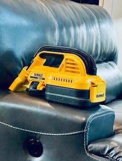 DEWALT 20V MAX Hand Vacuum, Cordless, for Wet or Dry Surfaces, 1/2-Gallon Tank, Washable Filter, Portable, Bare Tool Only (DCV517B) customer photo 1