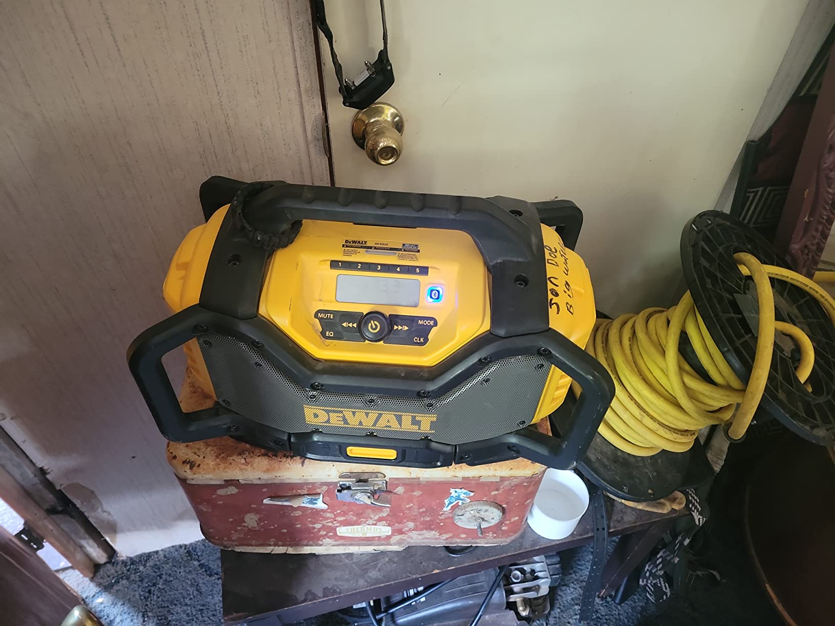DEWALT 20V MAX Bluetooth Radio, 100 ft Range, Portable for Jobsites (DCR025) customer photo 1