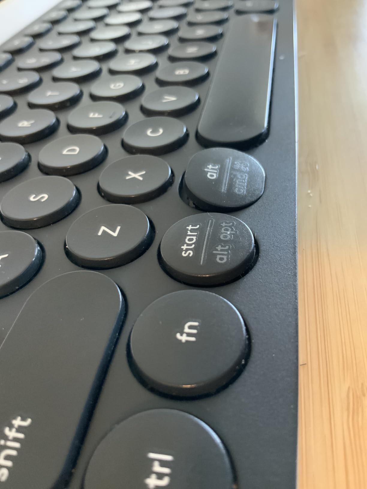 Logitech K780 Multi-Device Wireless Keyboard with Built-in Cradle, Speckles customer photo 1