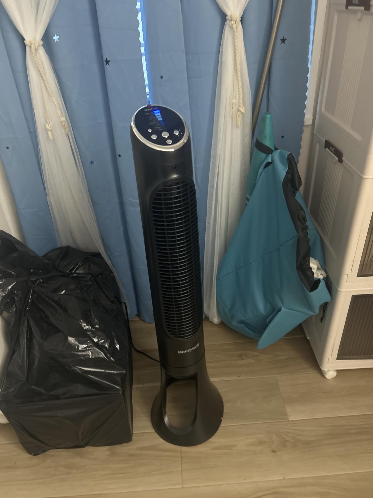 Honeywell QuietSet Whole Room Tower Fan, Oscillating Tower Fan with Remote, Black, HYF290B customer photo 2