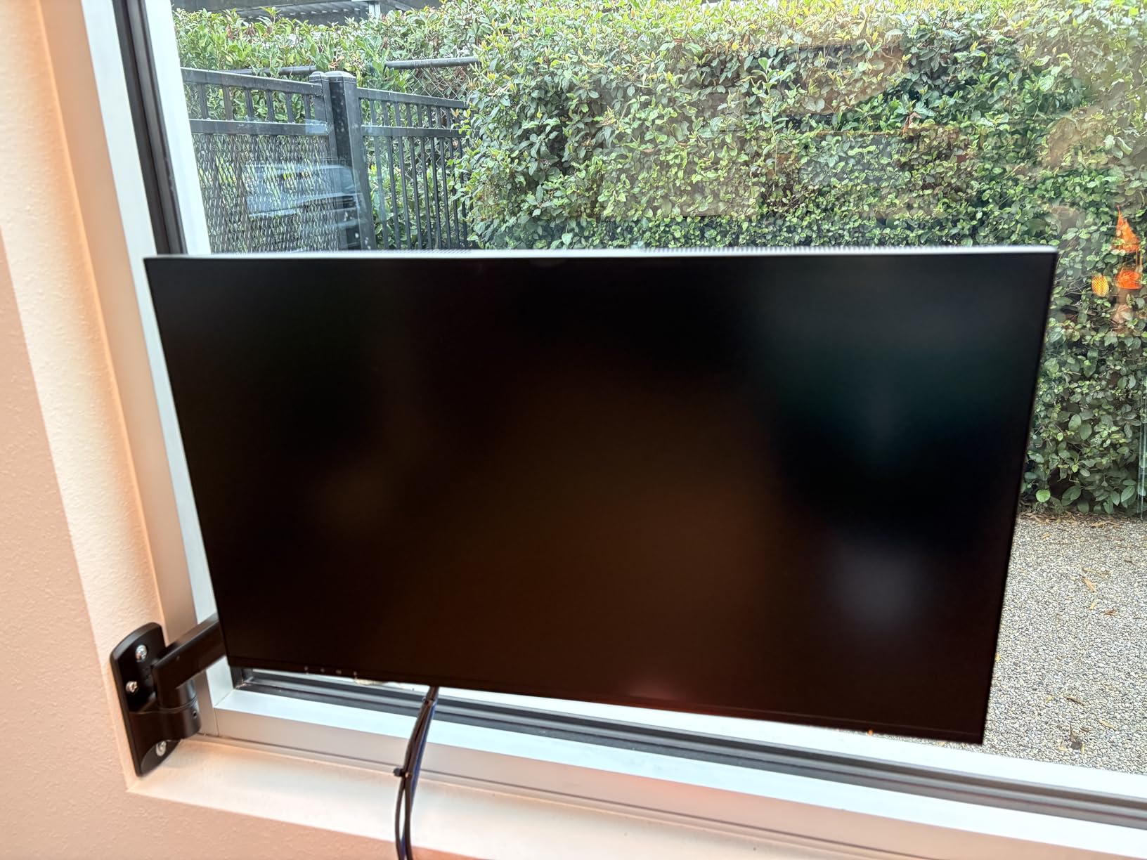 WALI Single Monitor Wall Mount for 17-34 inch Computer Screens，up to 22 lbs customer photo 2