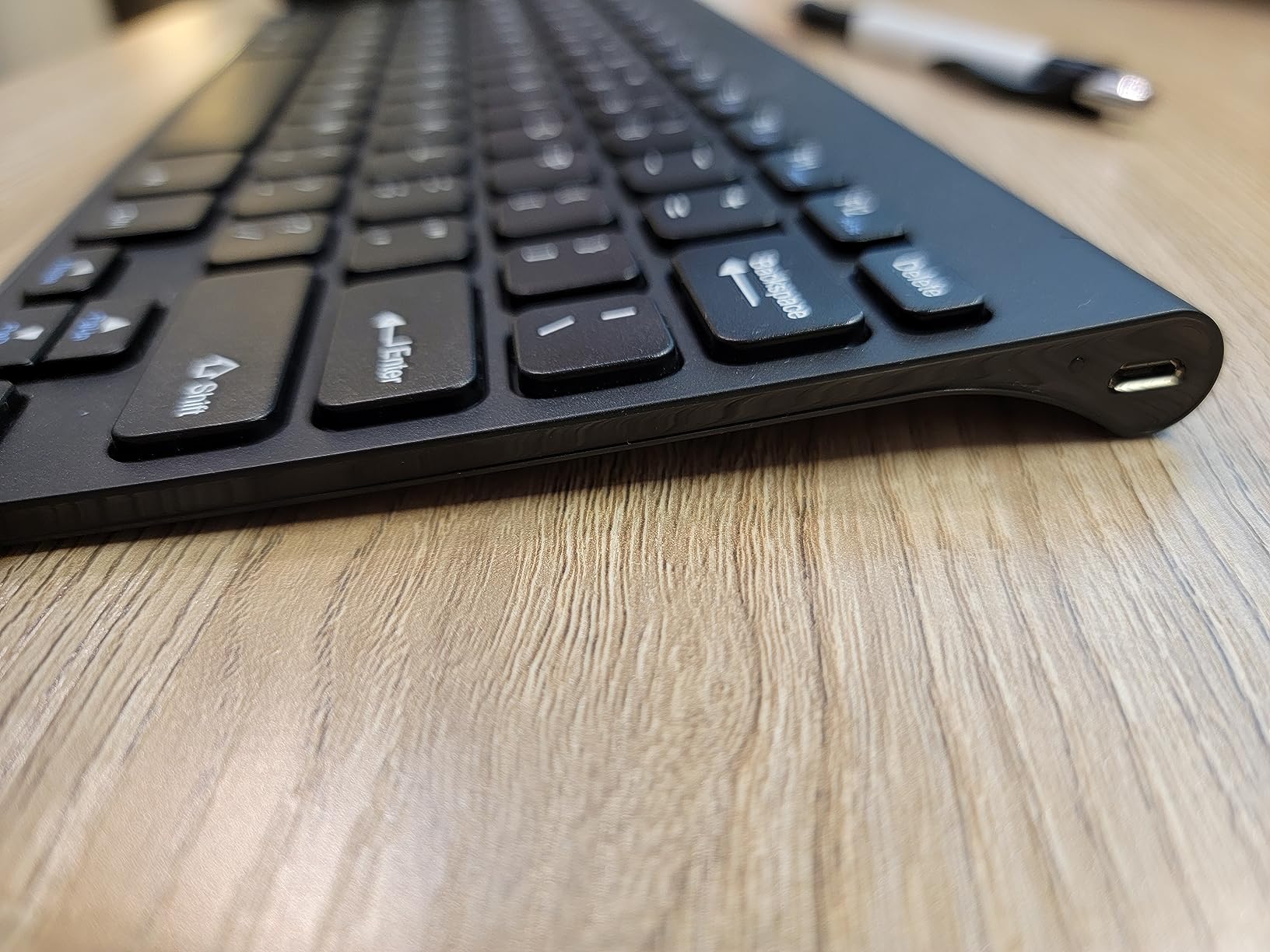 Arteck 2.4G Wireless Keyboard Stainless Steel Ultra Slim Keyboard for Computer/Desktop/PC/Laptop/Surface/Smart TV and Windows 11/10 / 8/7 / Vista/XP Built in Rechargeable Battery customer photo 2