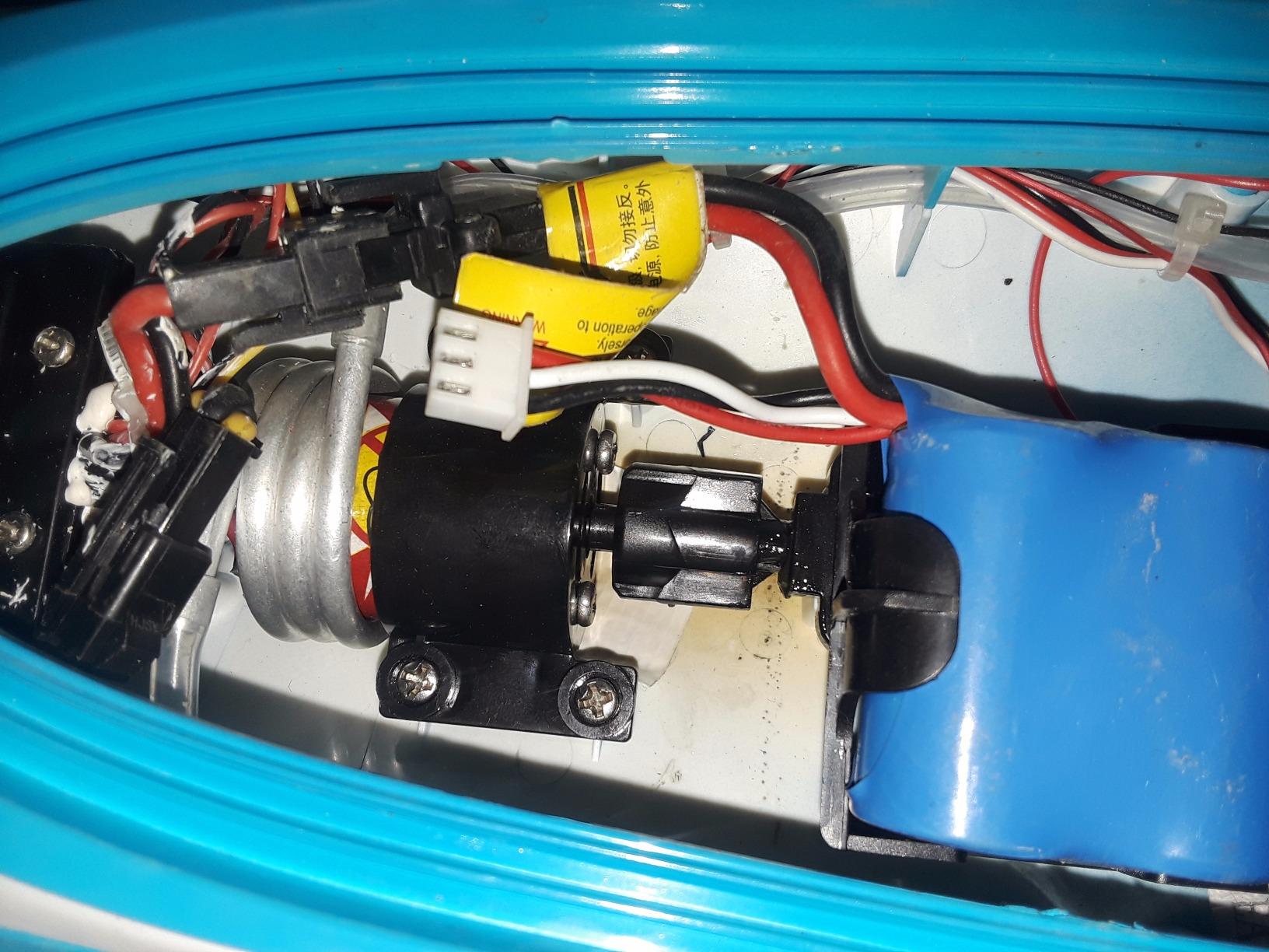 Force1 Velocity Blue Fast RC Boat- Remote Control Boats for Adults and Kids, Underwater Speed Racing Mini RC Boats for Pools and Lakes, 2.4GHZ Transmitter, 2 Rechargeable Batteries, Low Battery Alert customer photo 2