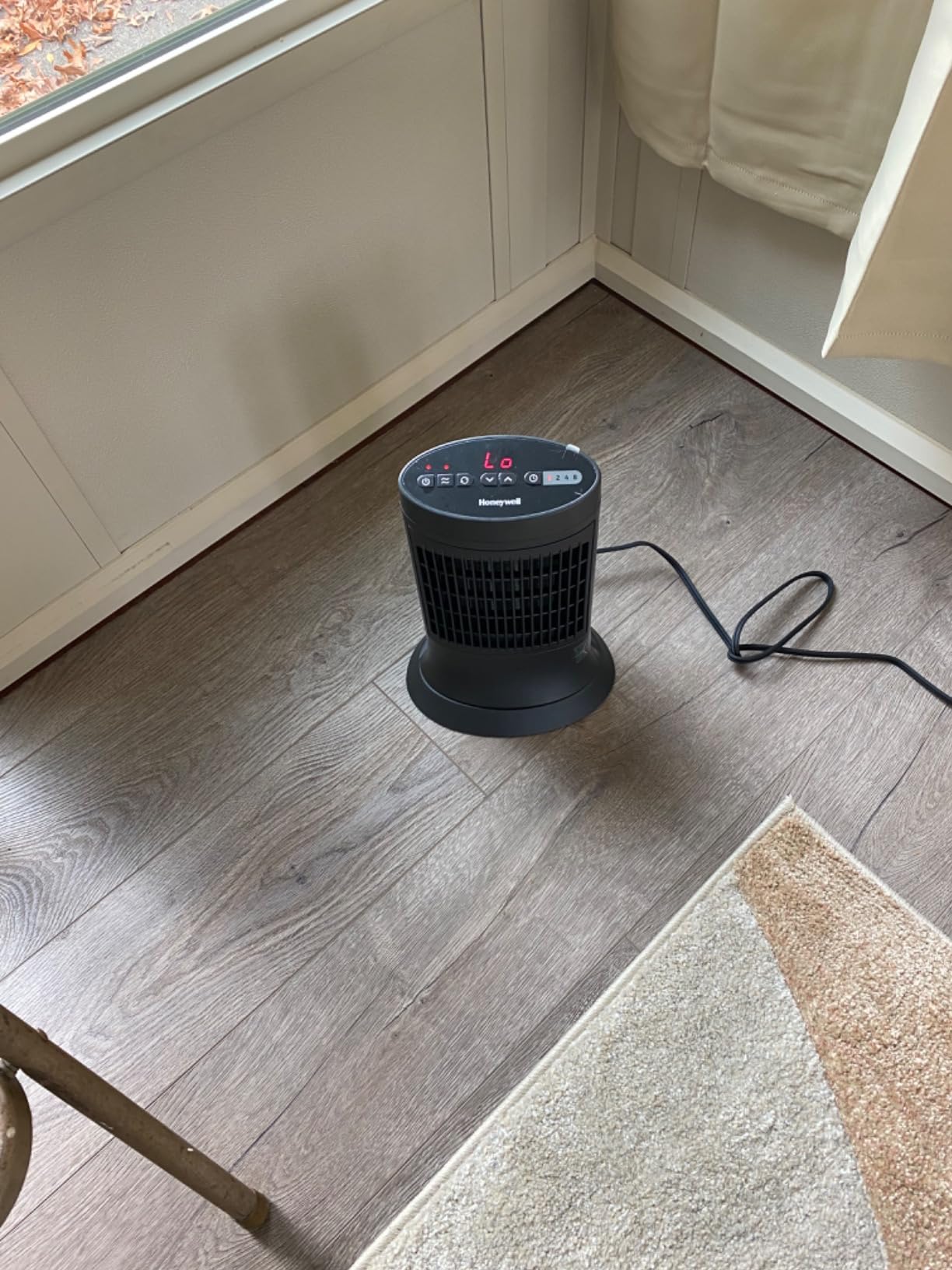 Honeywell Slim Ceramic Tower Heater, Large Room, Black customer photo 1