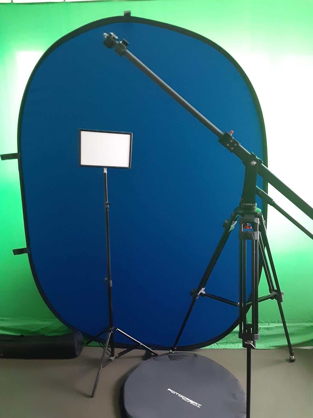 Collapsible Backdrop Blue Green Self Tape Pop Up Background customer photo 1