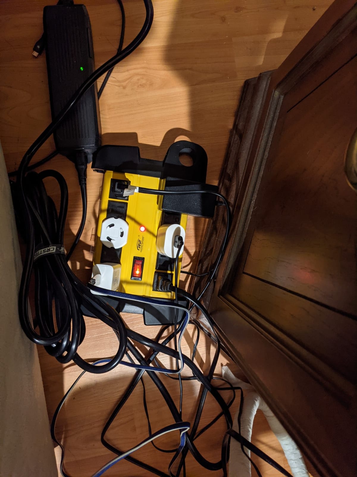 CRST 10-Outlet Heavy Duty Power Strip Metal Surge Protector, 15A, 15FT Cord customer photo 2