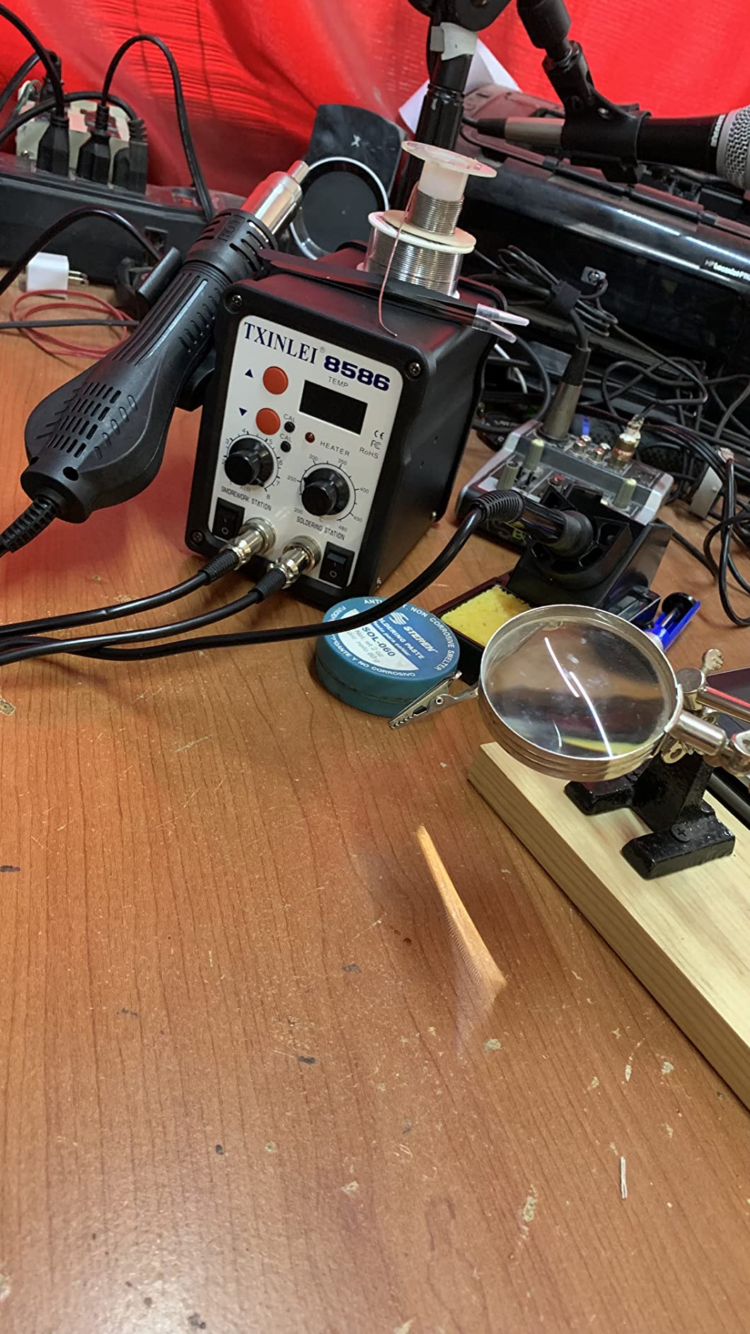 8586 110V Solder Station, 2 in 1 Digital Display SMD Hot Air Rework Station and Soldering Iron, 12pcs Different Soldering Tips, Tweezers,Desoldering Pump,700W 480℃ customer photo 2