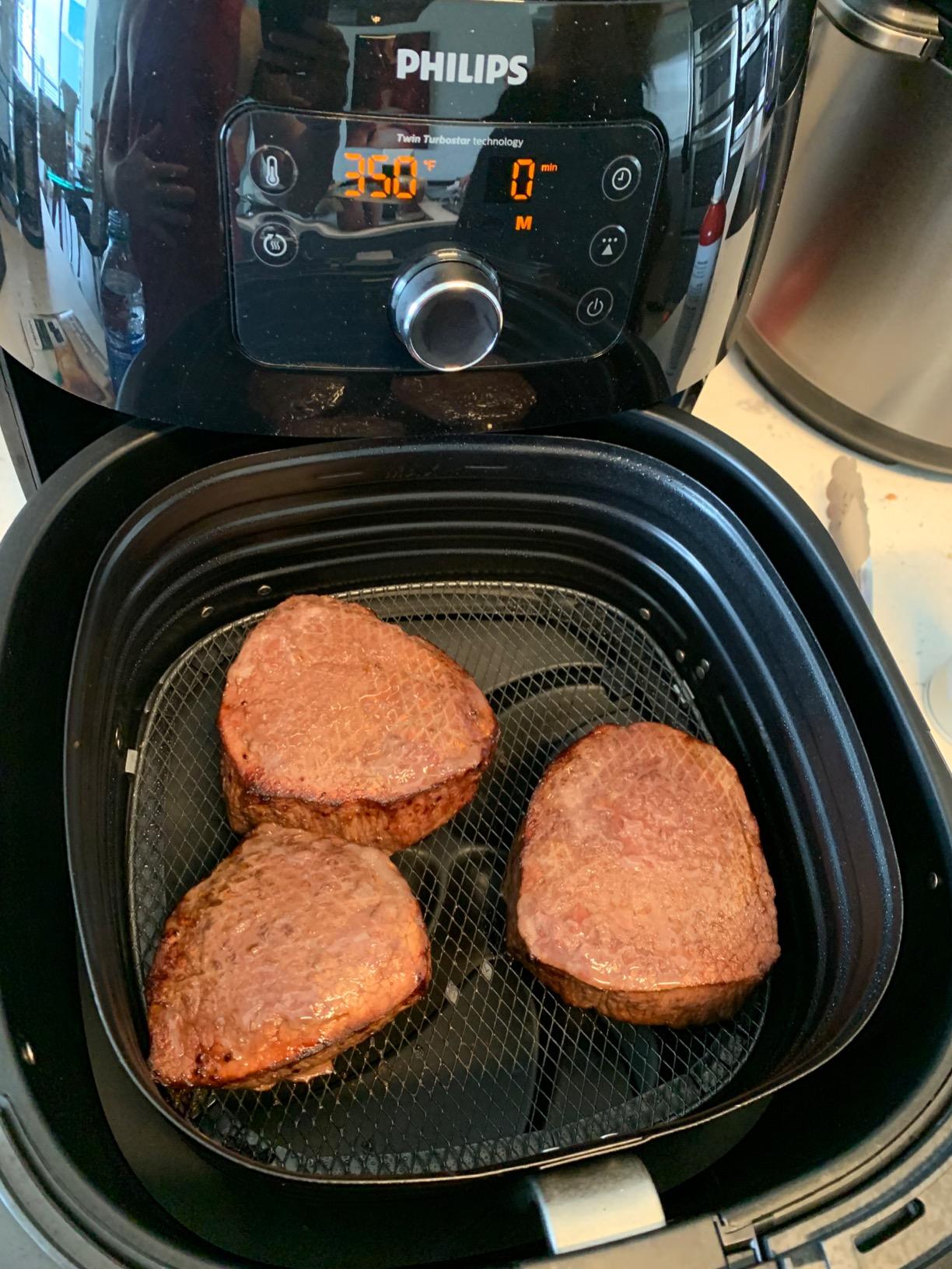 Philips Premium Airfryer XXL, Fat Removal Technology, 3lb/7qt, Rapid Air Technology, Digital Display, Keep Warm Mode, 5 Cooking Presets, HomeID App, Family Sized, Black (HD9650/96) customer photo 2