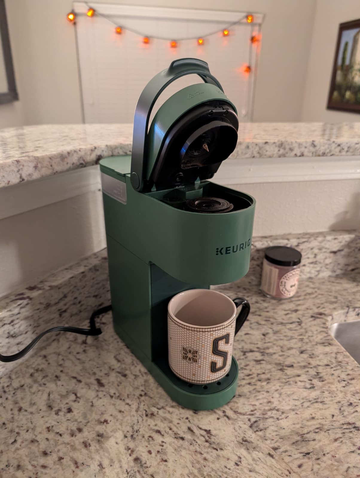 Keurig K-Mini Single Serve K-Cup Pod Coffee Maker, 6 to 12oz Brew size, with Cord Storage, Perfect for Small Spaces, Black customer photo 2