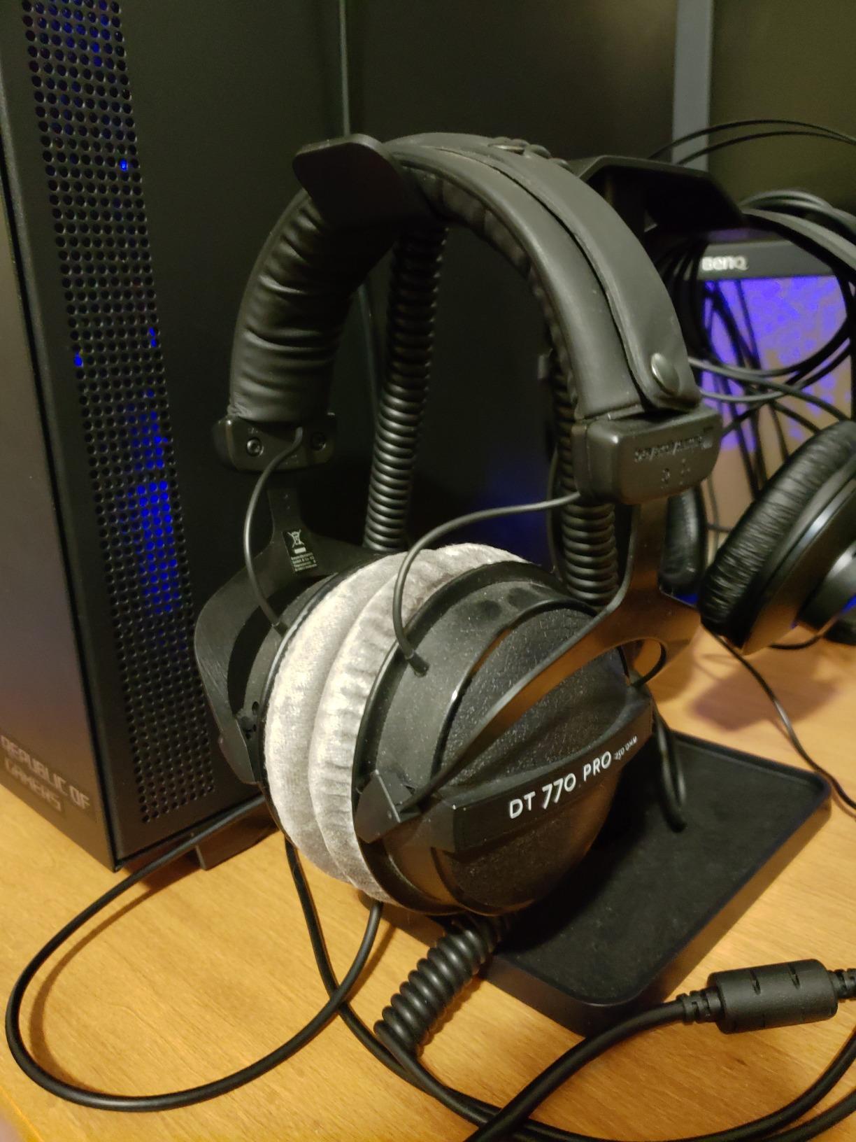 beyerdynamic DT 770 PRO, 250 Ohm, Closed Back, Over Ear, Wired Professional Studio Headphones, Audio Monitors, Audiophile, 3m Coiled Cable, Black with Limited Edition Black Velour Ear Pads customer photo 1