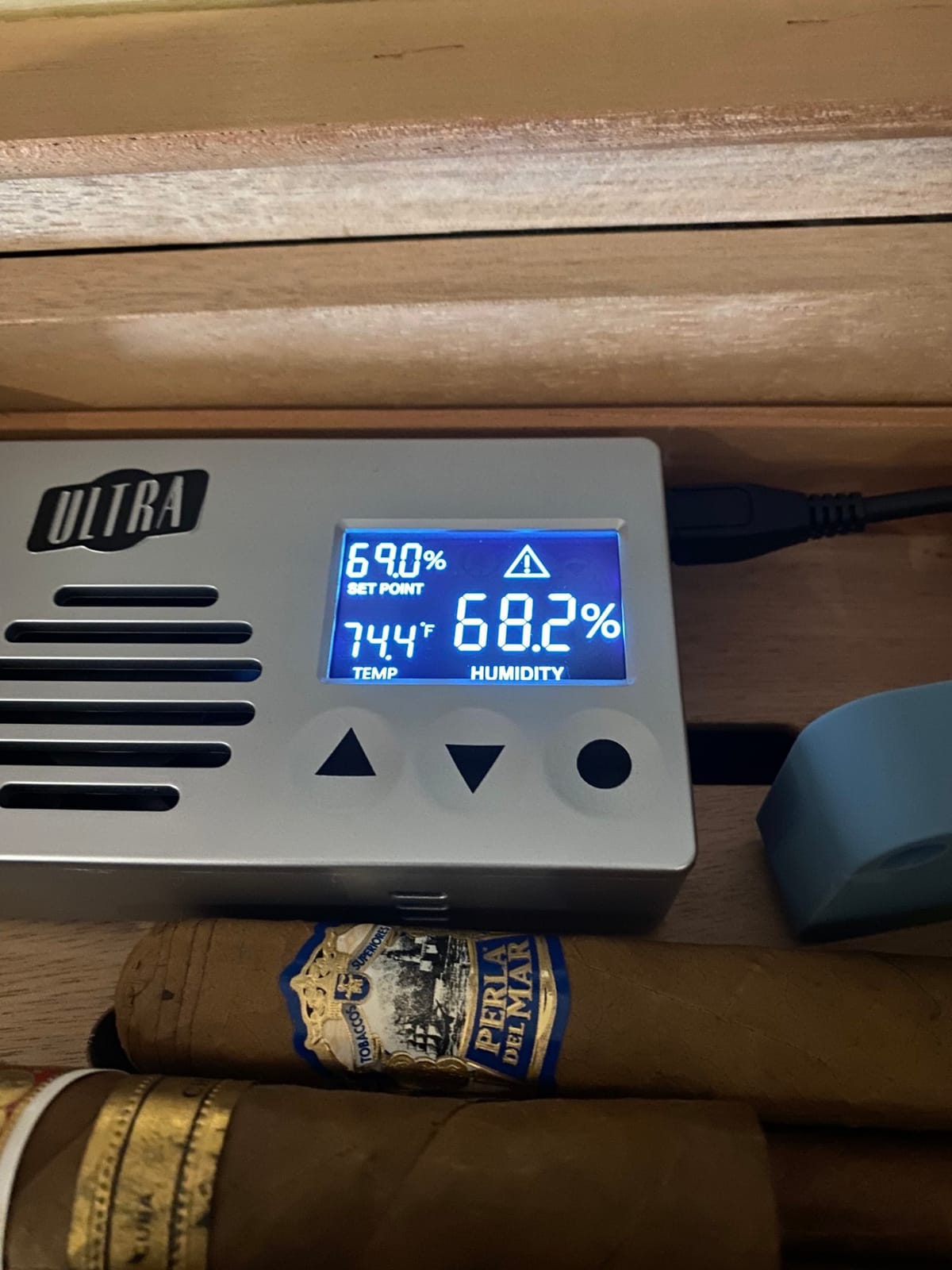 Cigar Oasis Ultra 4.0 Cigar Humidor Humidifier - Electric Humidor Humidifier w/LCD Humidity & Temperature Display, Soft-Touch Buttons - Sensor-Controlled Fan, Humidor for Cigar, 50-100 Cigars customer photo 1