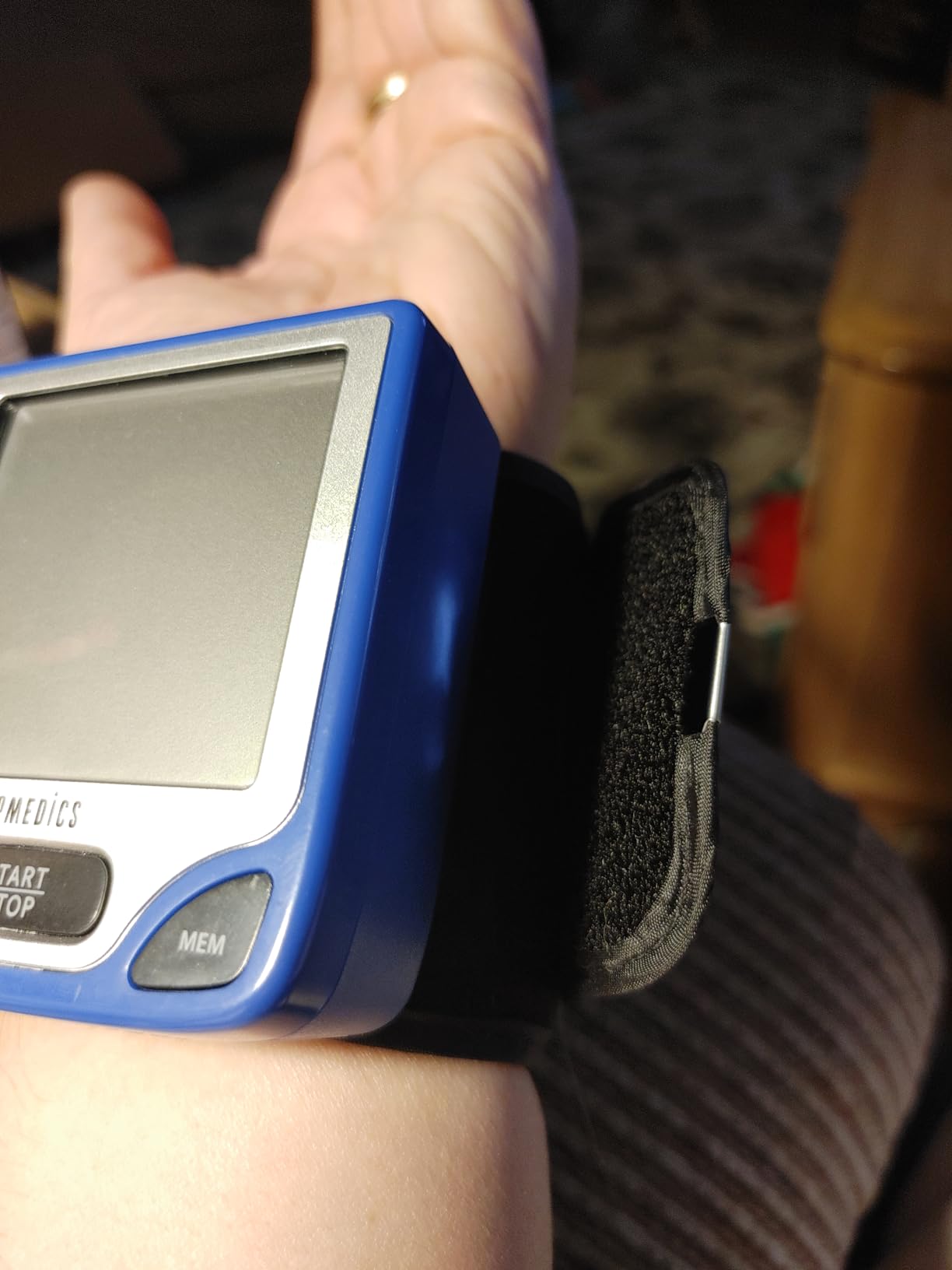 Homedics Blood Pressure Monitor, Automated Wrist Blood Pressure Machine for Home use with Easy One-Touch Operations. Stores up to 120 Readings (60 Readings per 2 Users). Cuff and Storage Case Included customer photo 1