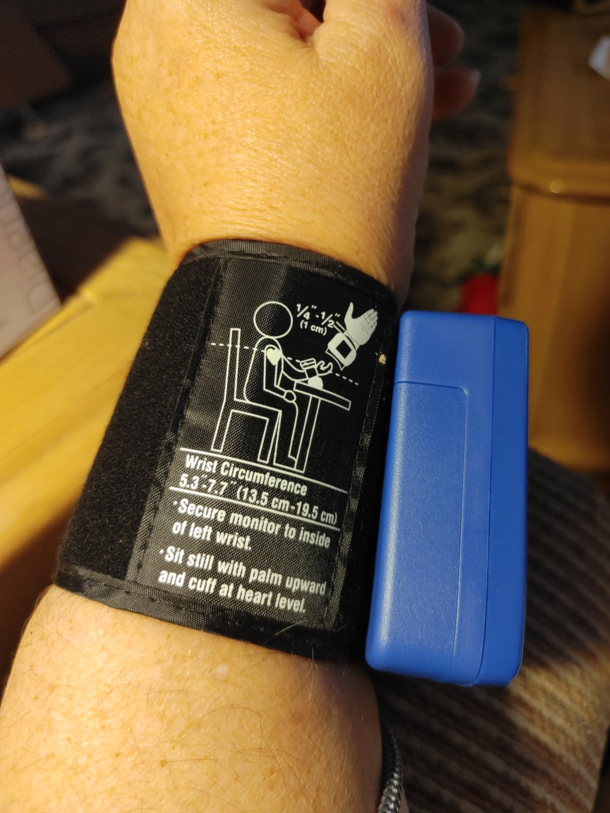 Homedics Blood Pressure Monitor, Automated Wrist Blood Pressure Machine for Home use with Easy One-Touch Operations. Stores up to 120 Readings (60 Readings per 2 Users). Cuff and Storage Case Included customer photo 2