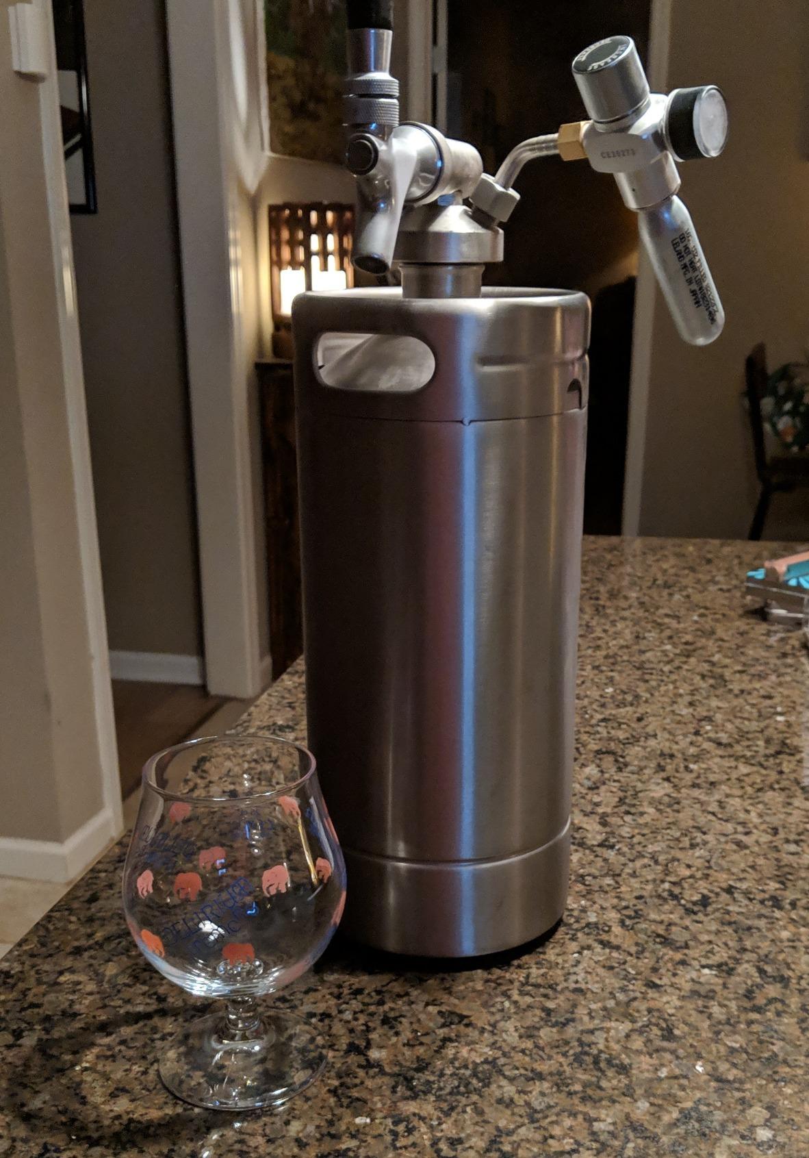 NutriChef Pressurized Growler Tap System, 128oz Stainless Steel Mini Keg Dispenser Portable Kegerator Kit, Co2 Pressure Regulator Keeps Carbonation for Craft Beer, Draft and Homebrew customer photo 1