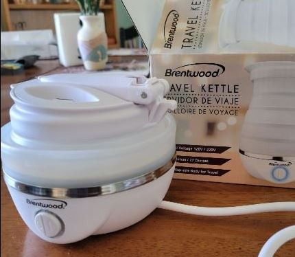 Brentwood Appliances KT-1508BK .85-Quart Dual-Voltage Collapsible-Travel Kettle (Black), 0.85Q customer photo 1