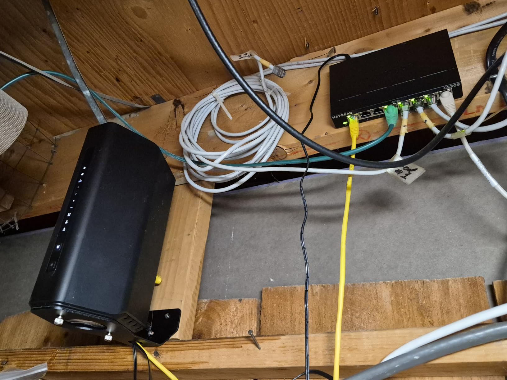 NETGEAR 8-Port Gigabit Ethernet Unmanaged Network Switch (GS308) customer photo 1