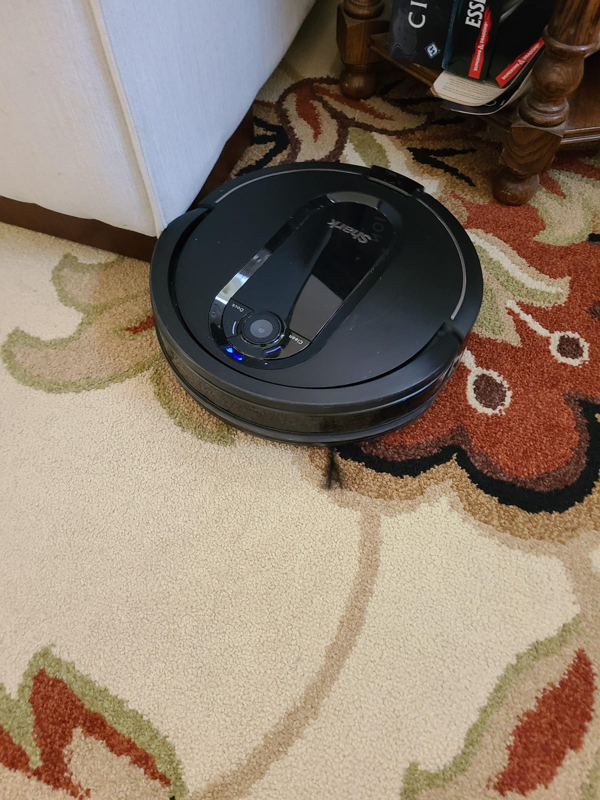 Shark RV1001AE IQ Robot Self-Empty XL, Robot Vacuum with IQ Navigation, Home Mapping, Self-Cleaning Brushroll, Wi-Fi Connected, Works with Alexa, Black customer photo 1