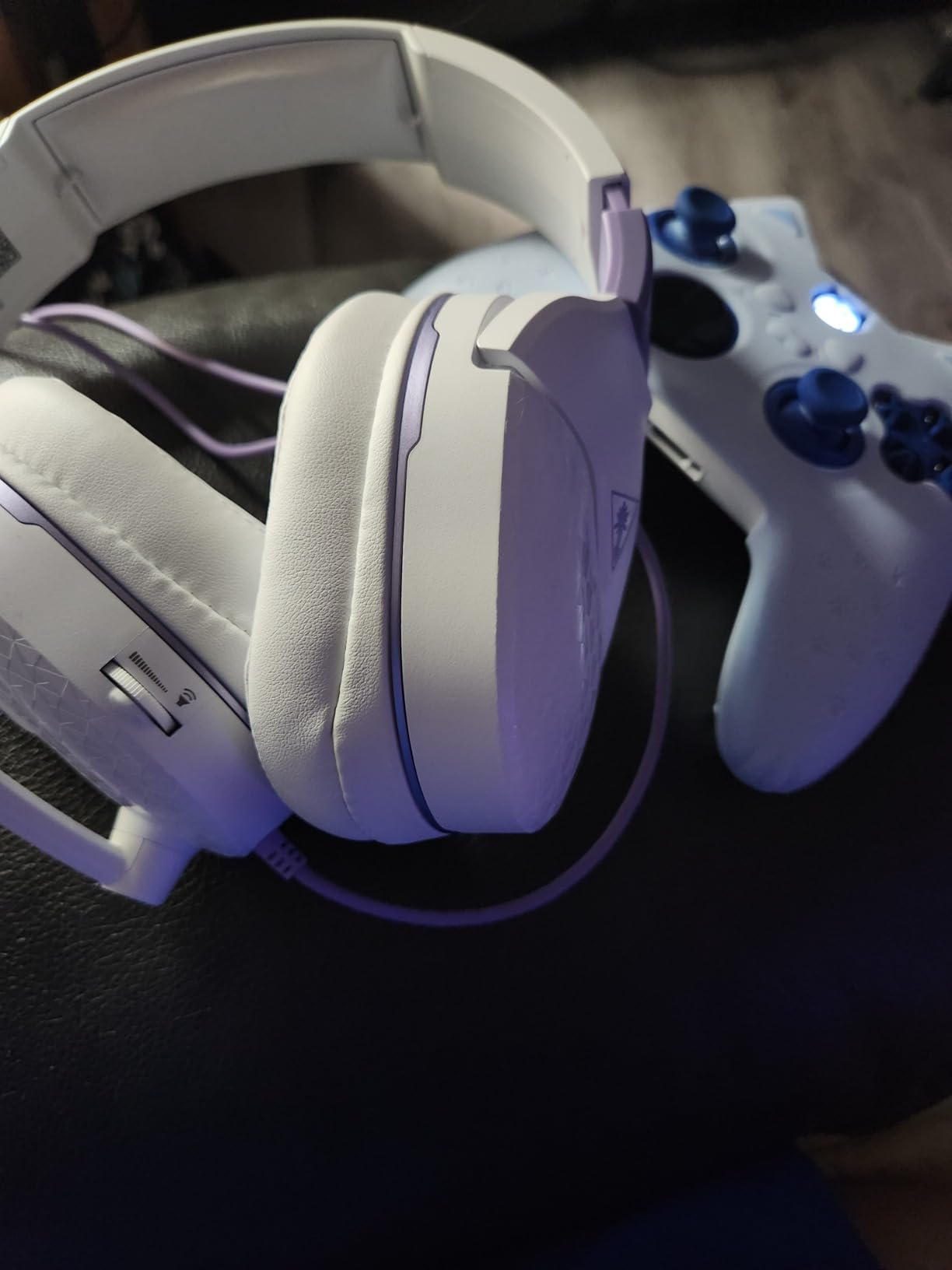 Turtle Beach Recon Spark Wired Multiplatform Gaming Headset, Xbox, PS5, PC | Xbox Series X|S, Xbox One, PlayStation, PS4, PC Splitter, Flip-to-Mute Mic, 40mm Speakers, Memory Foam Cushions, White Purple customer photo 2