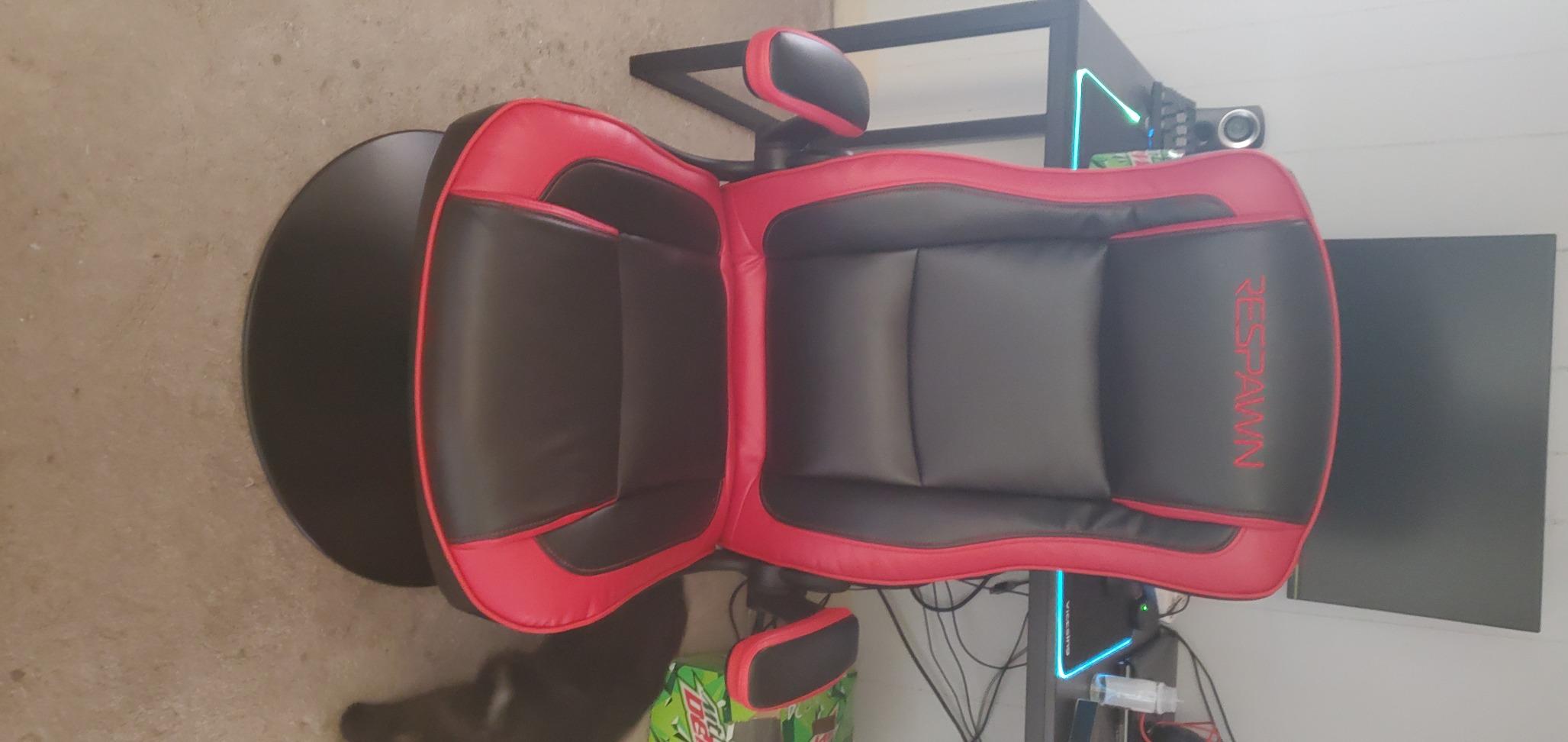 RESPAWN 800 Console Rocker Gaming Chair, Swivel Seat with Lumbar Support | 360° swivel rocker gaming chair with lumbar support, flip-up arms and stable base for console gaming or reading. customer photo 1
