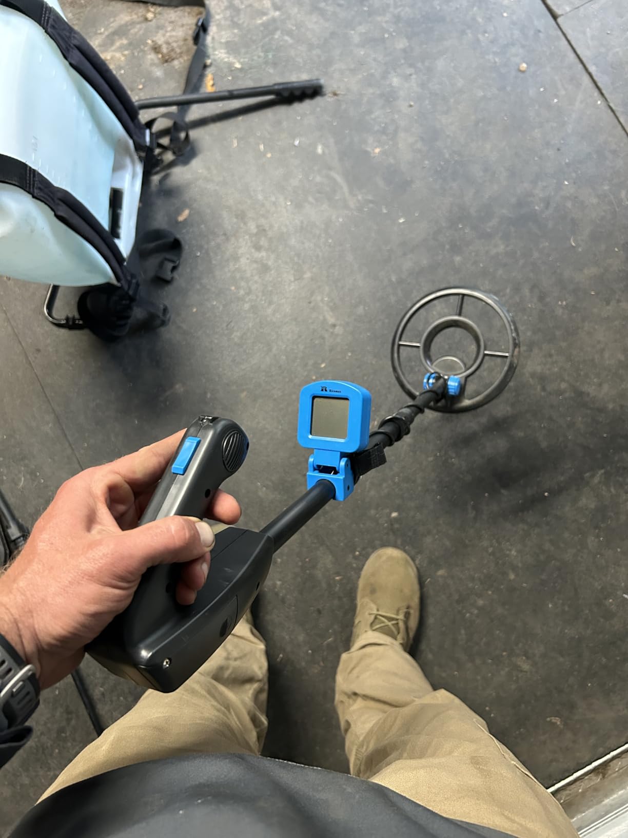 Metal Detector for Kids, Waterproof Kids Metal Detector, 7.4 Inch Search Coil with LCD Dispaly, 24 Inch to 35 Inch Adjustable Stem Buzzer, Vibration Sound, 2 Pounds Lightweight Easy to Use customer photo 1