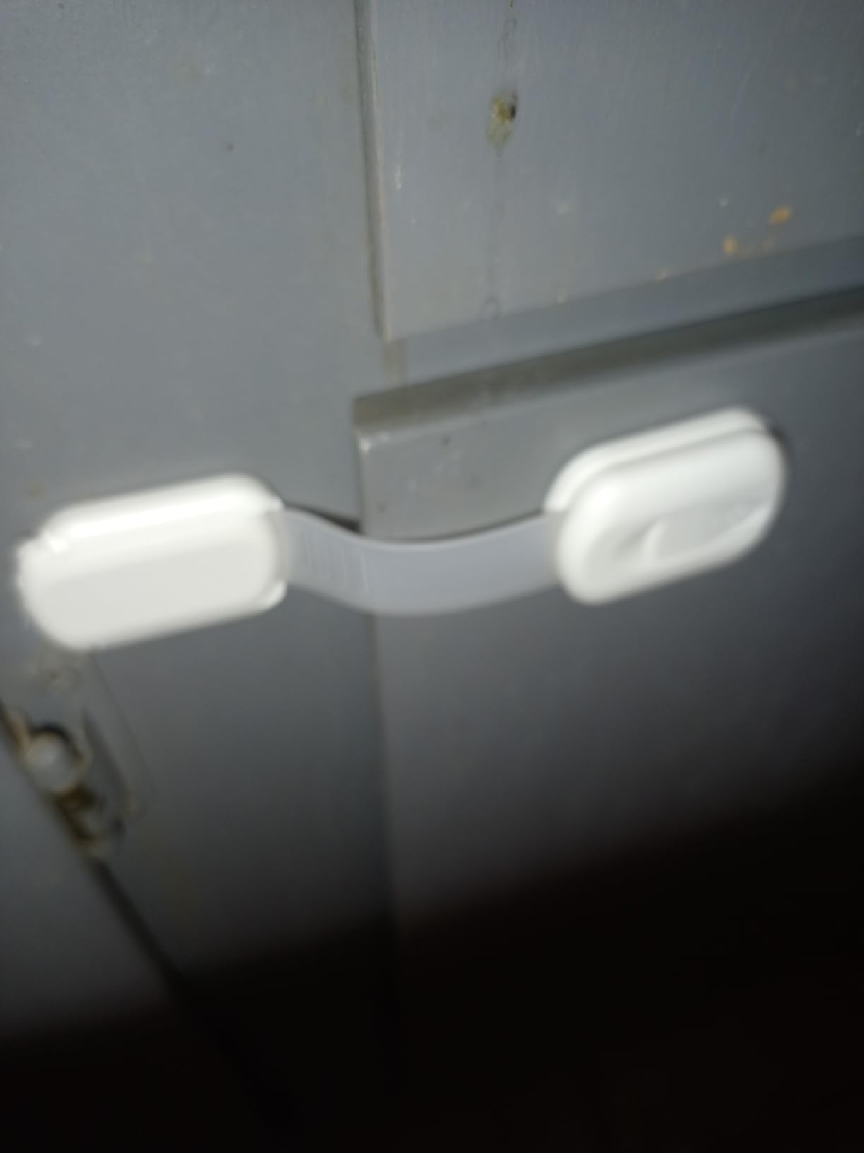 Vmaisi Multi-Use Adhesive Strap Locks for Baby Proofing Cabinets & Drawers customer photo 1