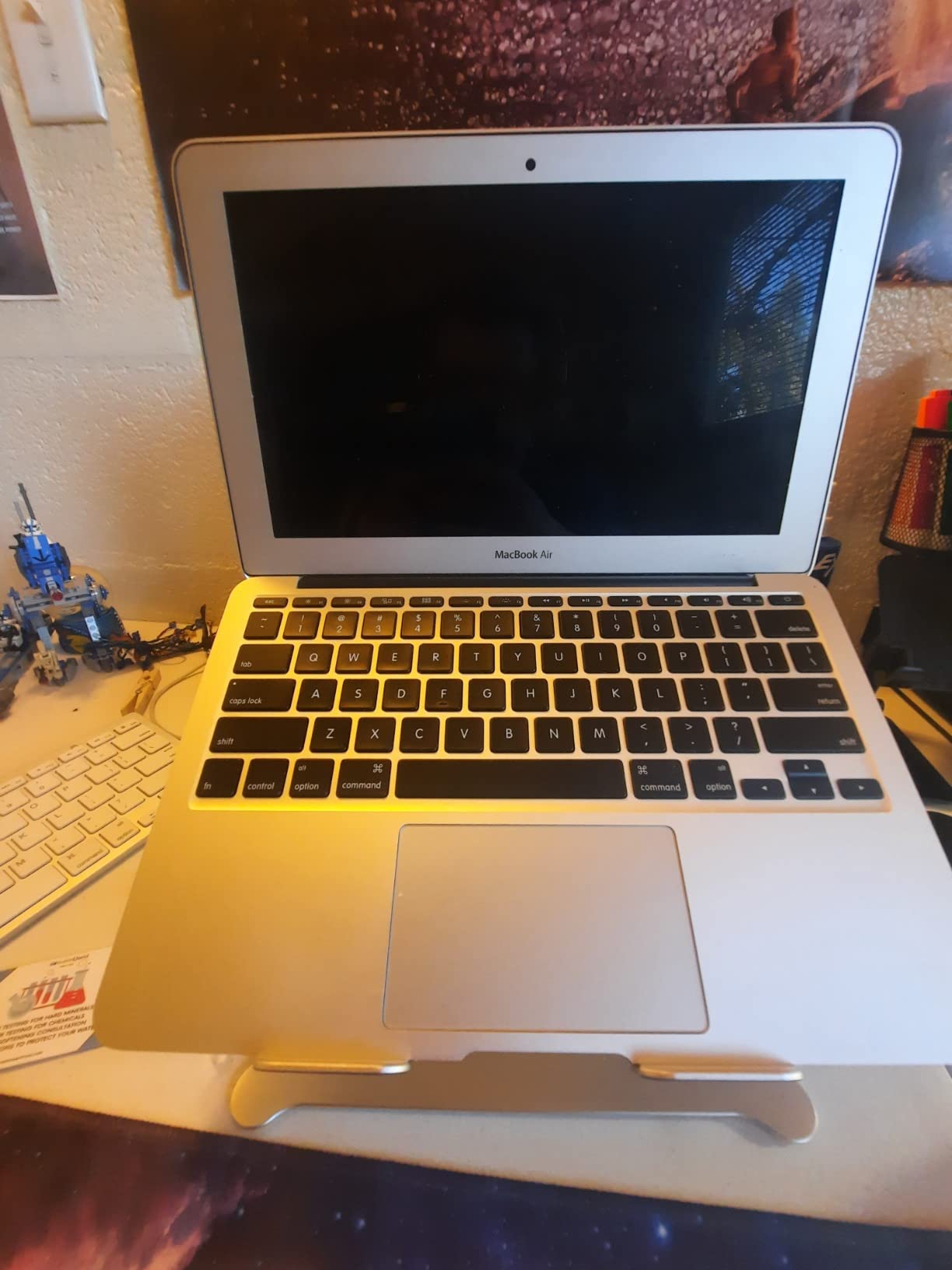 Urmust Adjustable Laptop Stand for Desk, 10-15.6“ Laptop Riser, Black customer photo 1