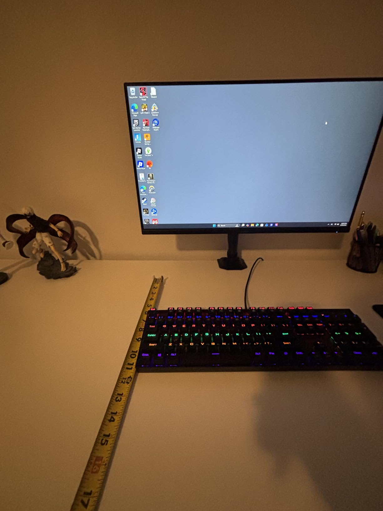 Ergear Single Monitor Mount for 13-32 Inch Screens, 17.6 lbs Capacity | Steel pole design, tilt, swivel, rotation, cable clips, desk space saving, home office setup, VESA 75x75/100x100mm customer photo 2