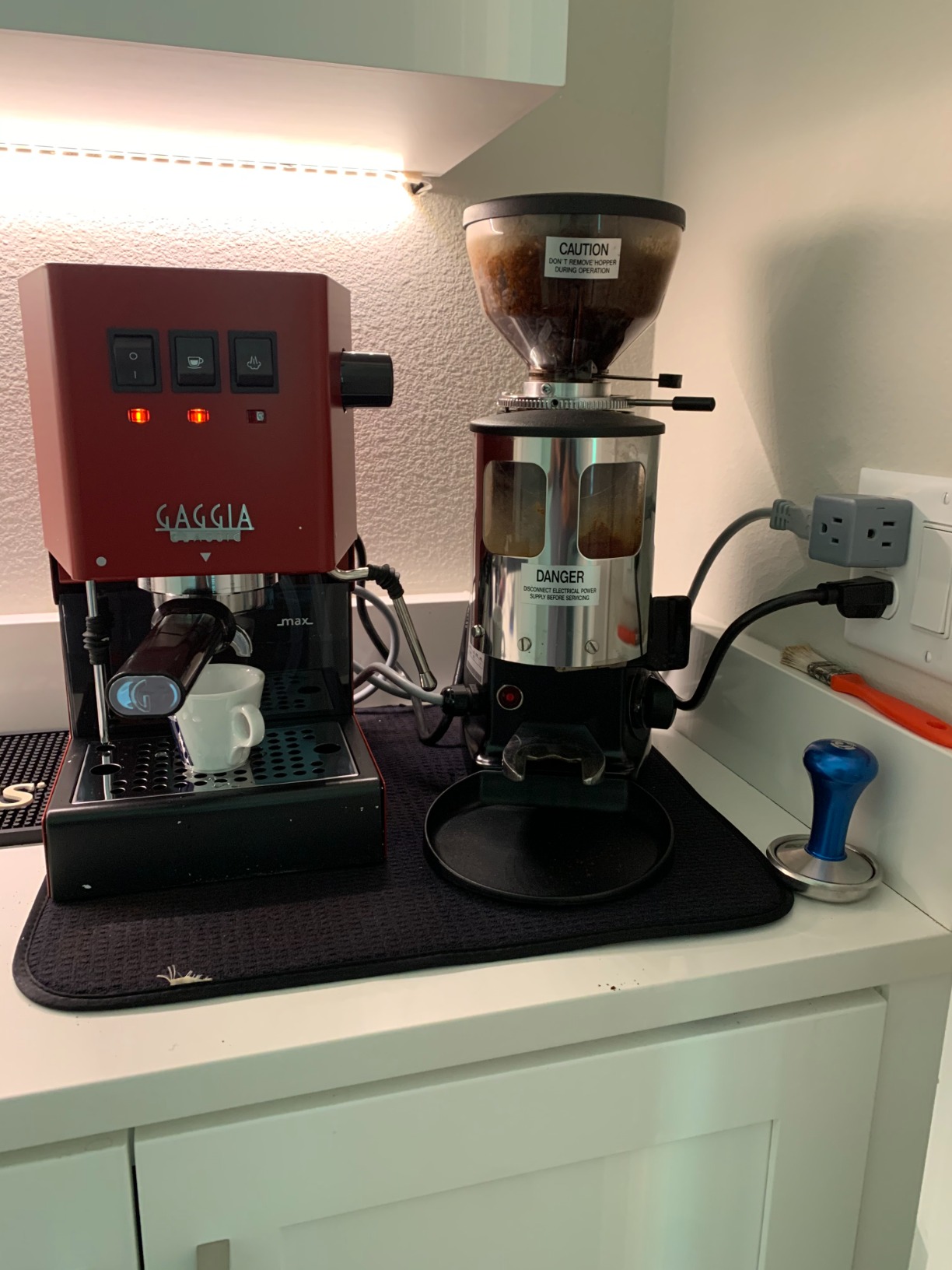 Gaggia RI9380/47 Classic Pro Espresso Machine,1.3liters, Cherry Red customer photo 2