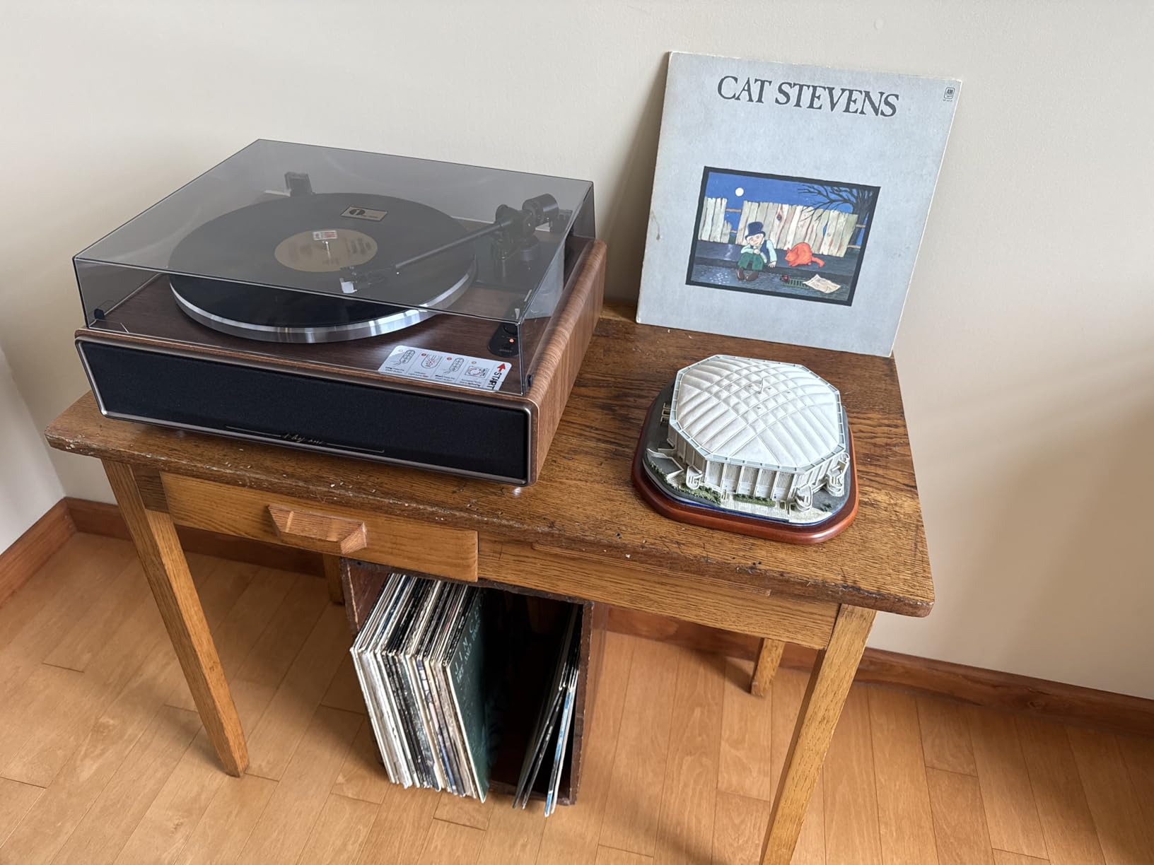 1 BY ONE High Fidelity Belt Drive Turntable with Built-in Speakers | Vinyl Record Player with Magnetic Cartridge, Wireless Playback and Aux-in Functionality, Auto Off customer photo 1