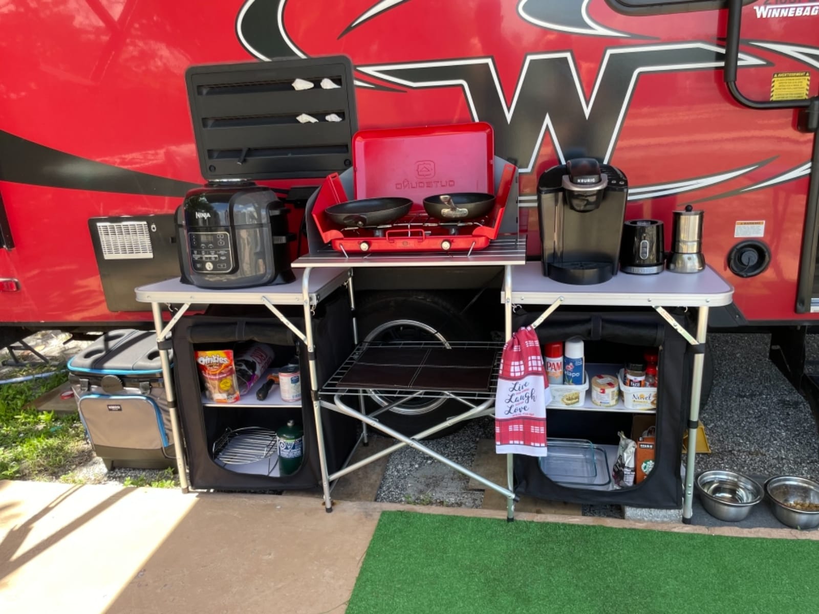 GIANTEX Camping Kitchen Station, Folding Grill Table with 26'' Tabletop, 2 Side Tables, Storage Organizer, Detachable Windscreen, Portable Camp Cook Outdoor Prep Station Backyard BBQ Picnic (Black) customer photo 2