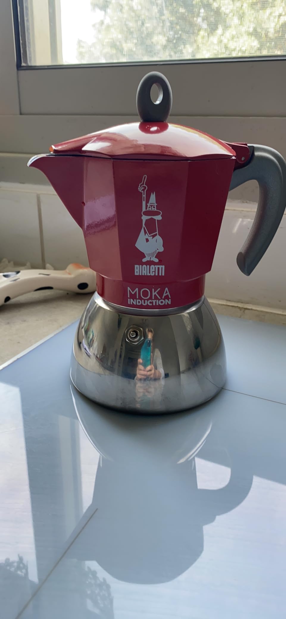 Bialetti - Moka Induction, Moka Pot, Suitable for all Types of Hobs, 6 Cups Espresso (9.4 Oz), Red customer photo 1