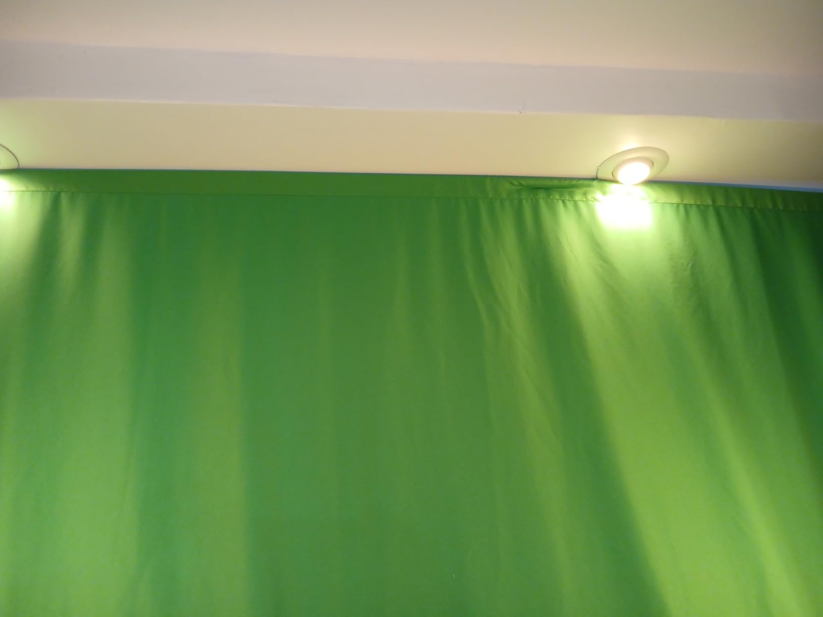 10 X 7 FT Green Screen Backdrop for Photography, Virtual GreenScreen customer photo 1