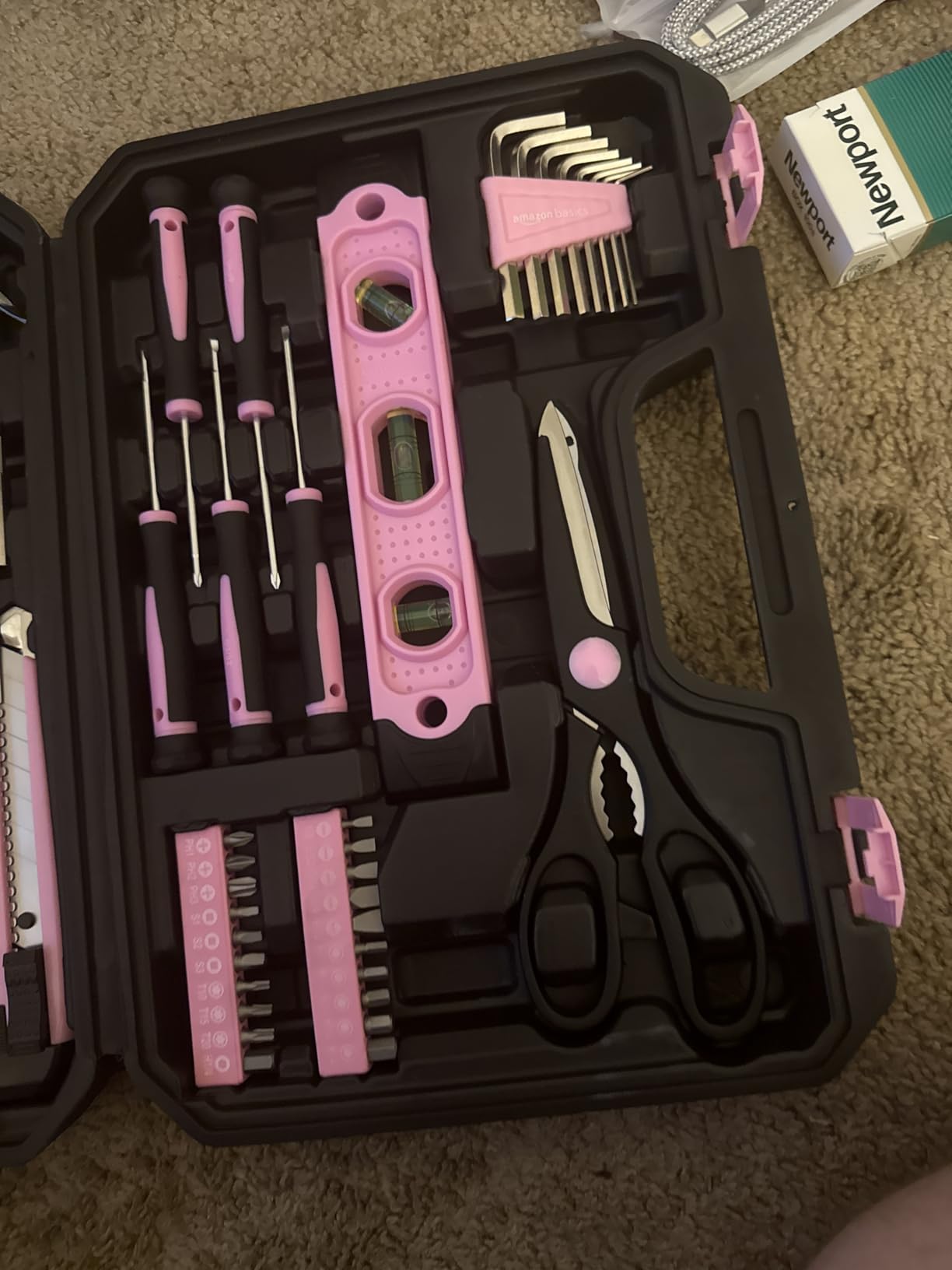 Amazon Basics 142-Piece Household Tool Kit for Home Repair, Hand Tools with Storage Case, 13.39 x 9.25 x 2.95 inch, Turquoise customer photo 2