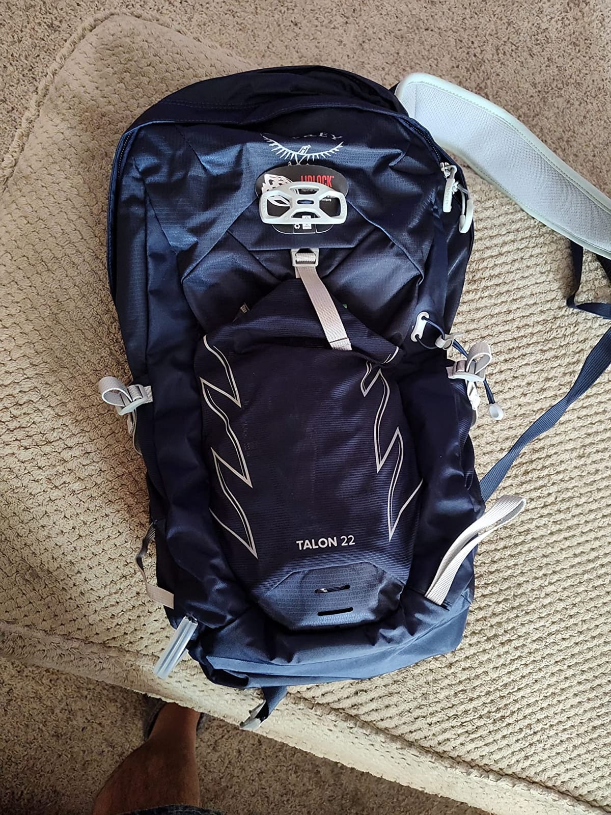 Osprey Talon 22L Men's Hiking Backpack with Hipbelt, Eclipse Grey, Large/X-Large customer photo 2