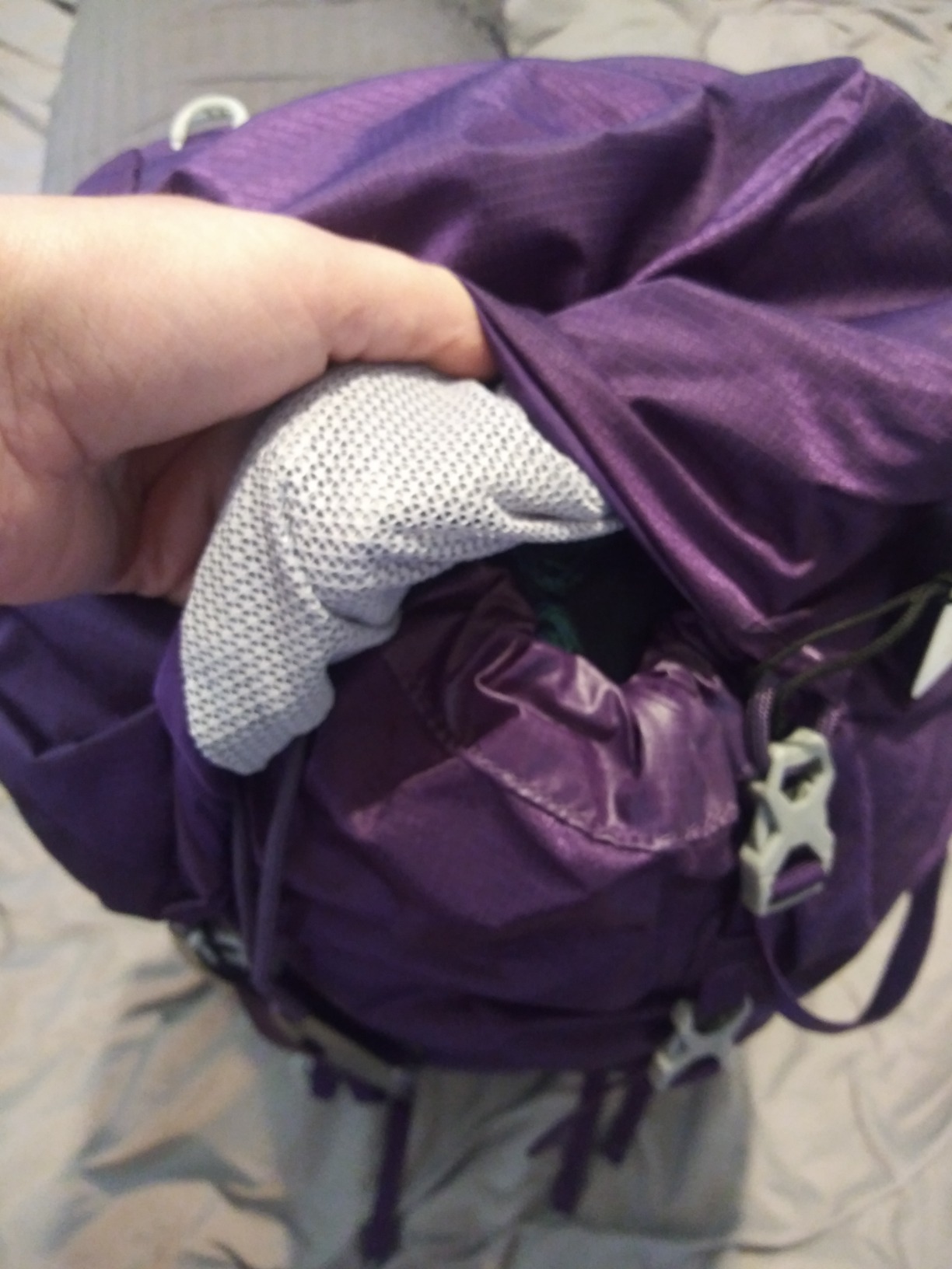 Osprey Tempest 40L Women's Hiking Backpack with Hipbelt, Stealth Black, WM/L customer photo 2