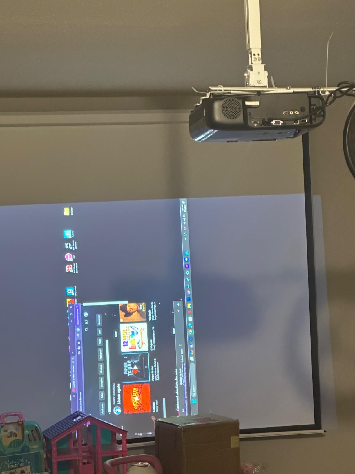 Epson Pro EX9240 3-Chip 3LCD Full HD 1080p Projector customer photo 2