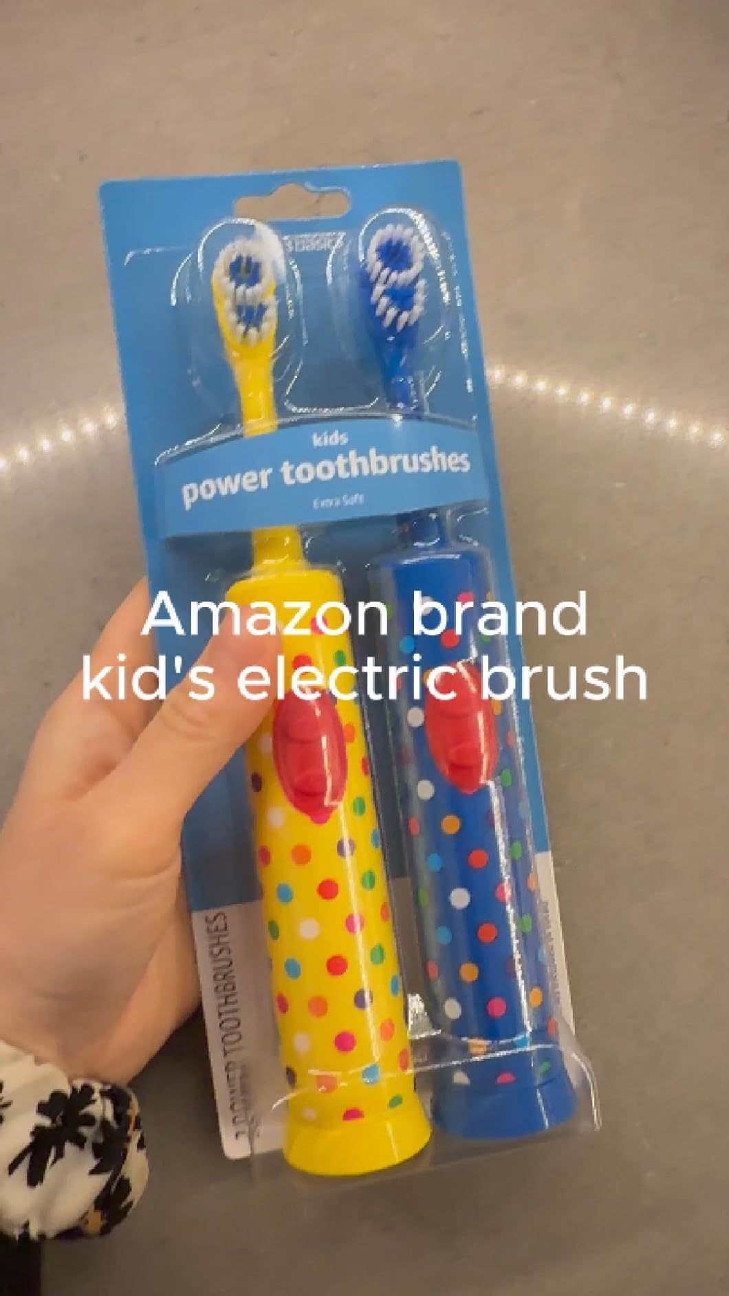 Amazon Basics Kids Electric Toothbrush, Battery Powered, Soft Bristles, Oscillating Brush Head, Ages 4+, 2 Count, 1-Pack (Previously Solimo) customer photo 2