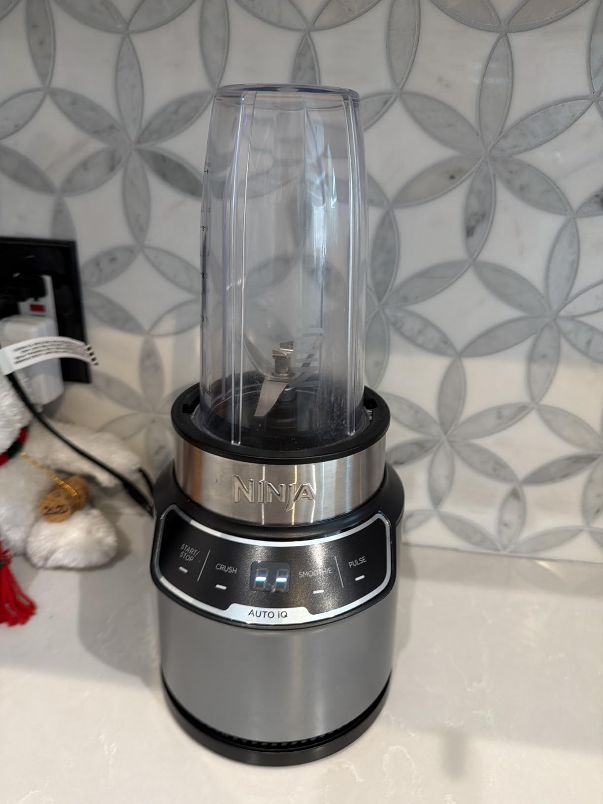 Ninja Nutri-Blender Pro with Auto iQ, 1100PW, (2) 24oz Cups, BN401 | 1100-peak-watt motor + 2 Auto-iQ programs for smoothies, salsa & dips. (2) 24-oz to-go cups. Dishwasher safe. customer photo 1