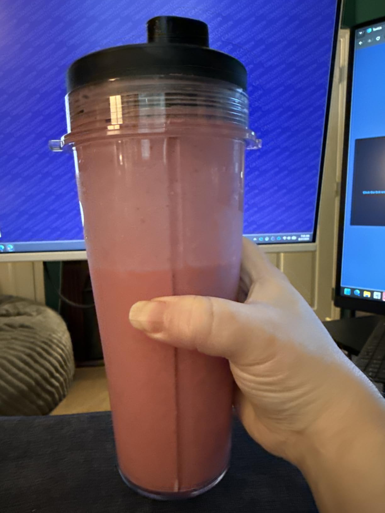 Ninja Nutri-Plus Personal Blender, 900PW, (3) 20oz Cups, Silver, BN301 | 900-peak-watt push-to-blend motor for smoothies & sauces. (3) 20-oz cups, 2 spout lids & storage lid. Dishwasher safe. customer photo 1