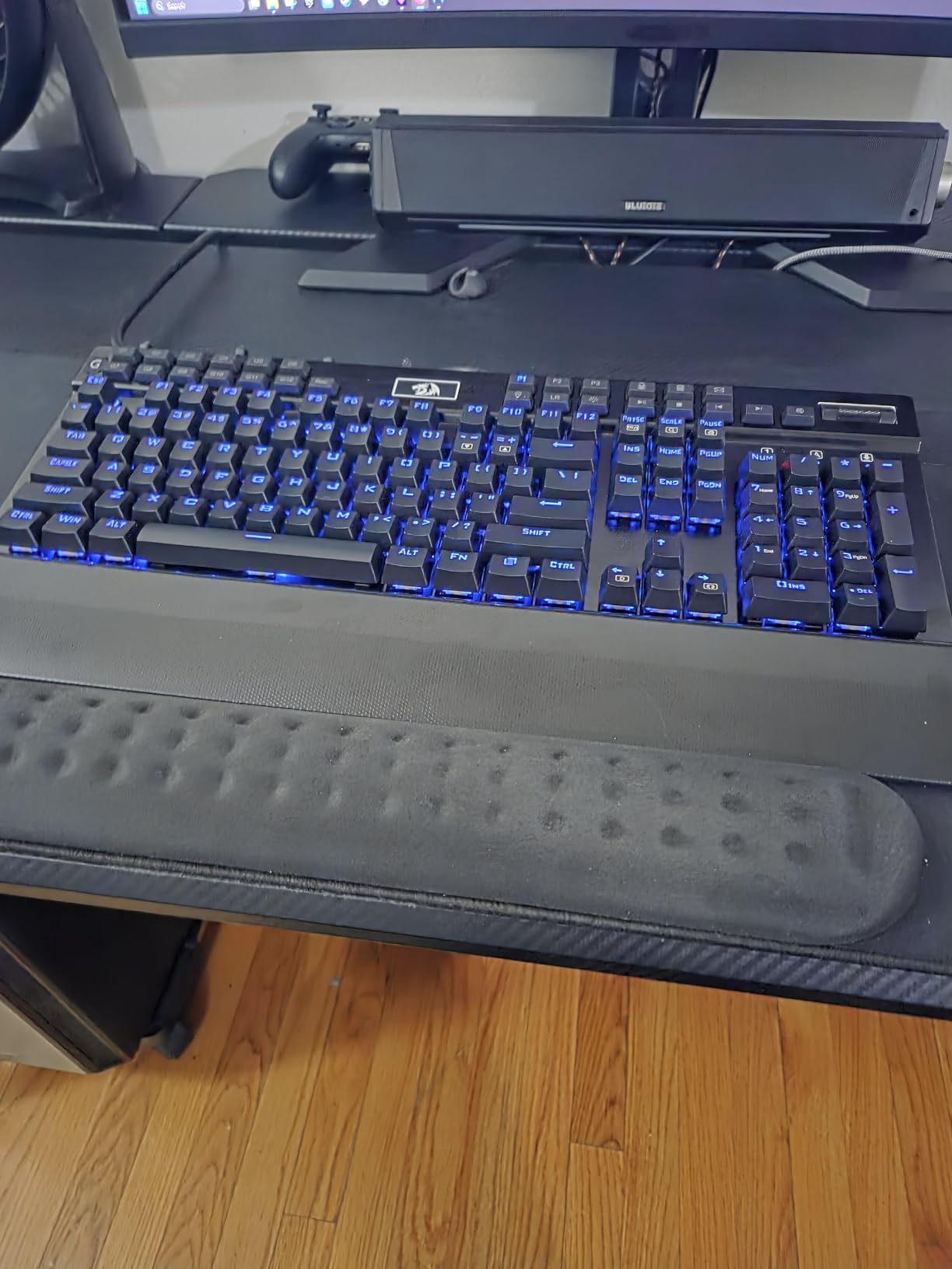 Redragon K550 RGB Gaming Keyboard, 104 Keys + 12 Macro G Keys Wired Mechanical Keyboard w/Aluminum Top Plate, Custom Clicky Purple Switch, Extra USB Port & Wrist Rest customer photo 2