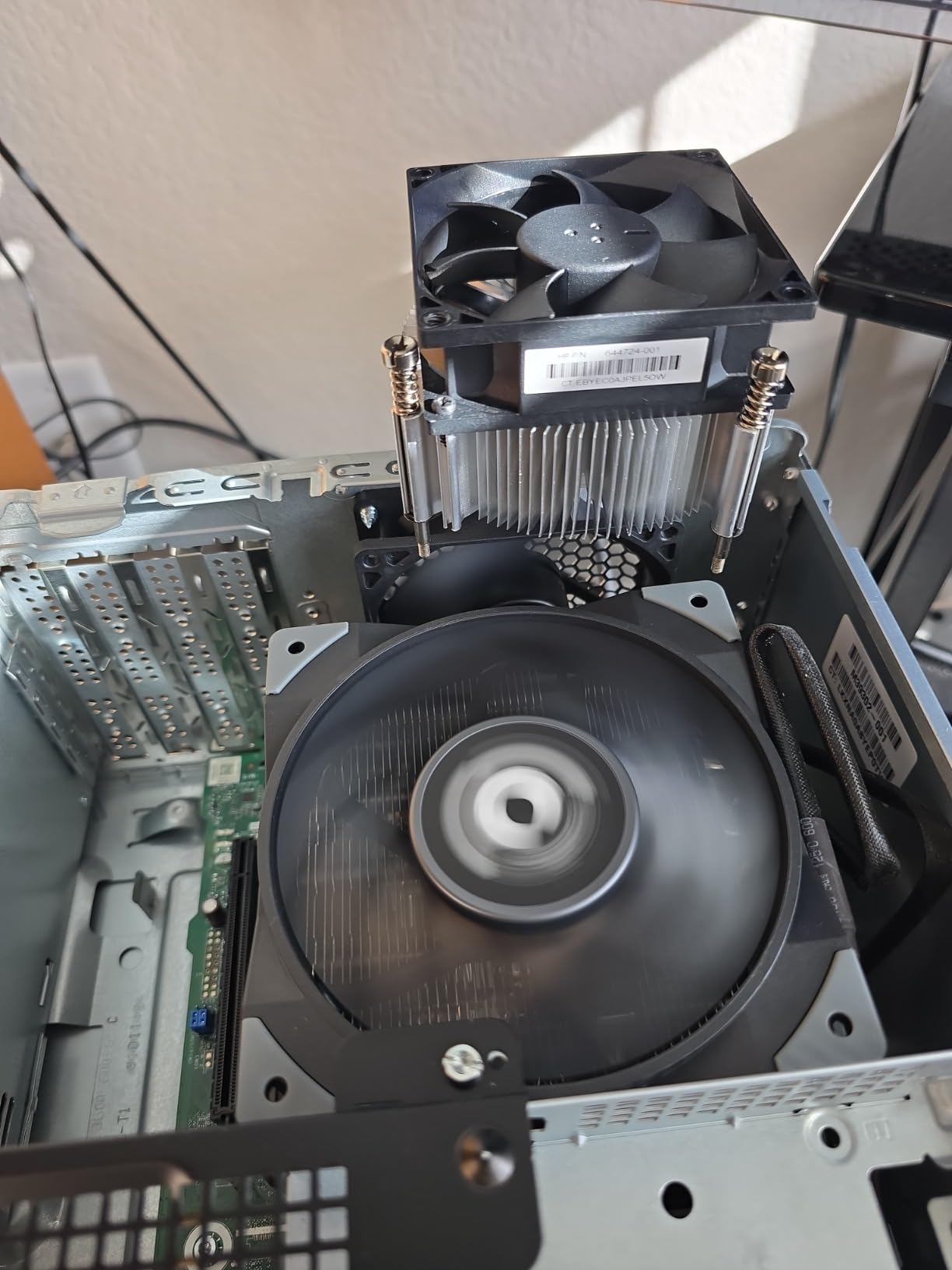 Thermaltake TOUGHAIR 110 140W TDP Top Flow CPU Cooler, Intel/AMD Universal Socket (LGA 1700/1200), 120mm 2000RPM High Static Pressure PWM Fan with High Performance Copper Heat Pipes CL-P073-AL12BL-A customer photo 2