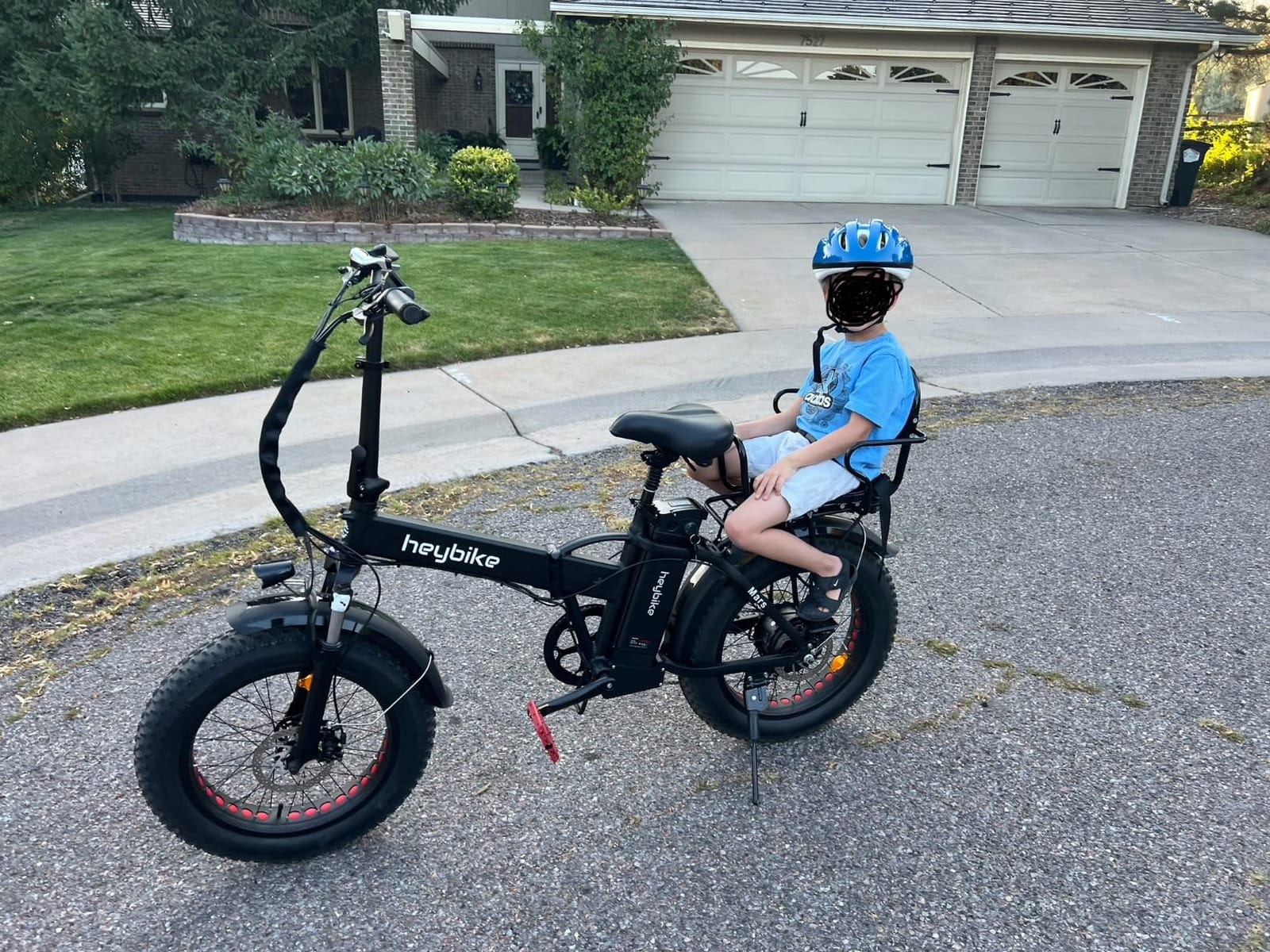 Rear Kid's Bike seat,Rear Child Bike seat,Rear Mount Bike seat with Armrests,Pedals and Harness for Most Adult Bike Ages 2 to 8 Years(Up to 110lb) customer photo 2
