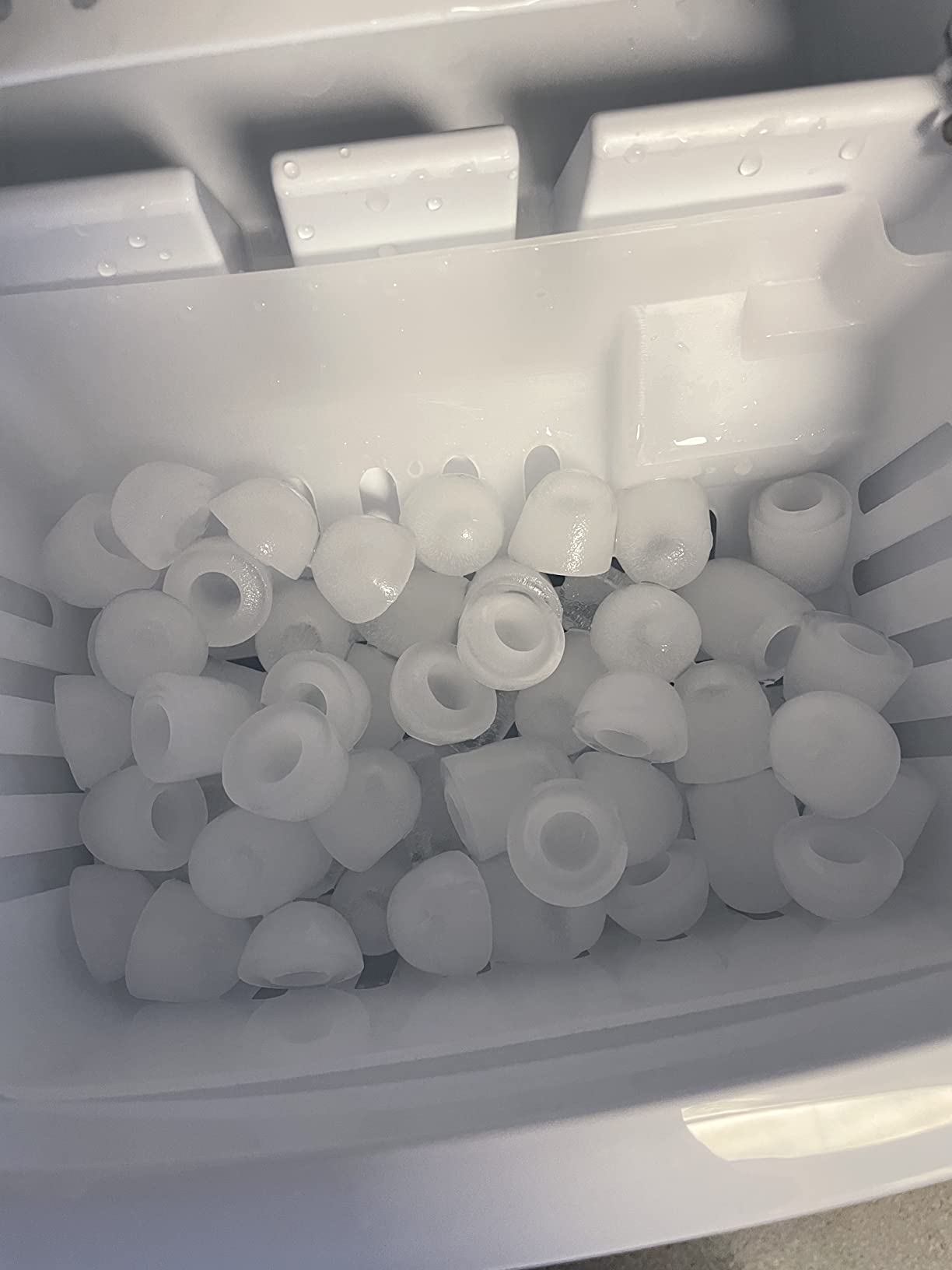 Silonn Ice Maker Countertop, 9 Cubes Ready in 6 Mins, 26lbs in 24Hrs, Self-Cleaning Ice Machine with Ice Scoop and Basket, 2 Sizes of Bullet Ice for Home Kitchen Office Bar Party customer photo 1