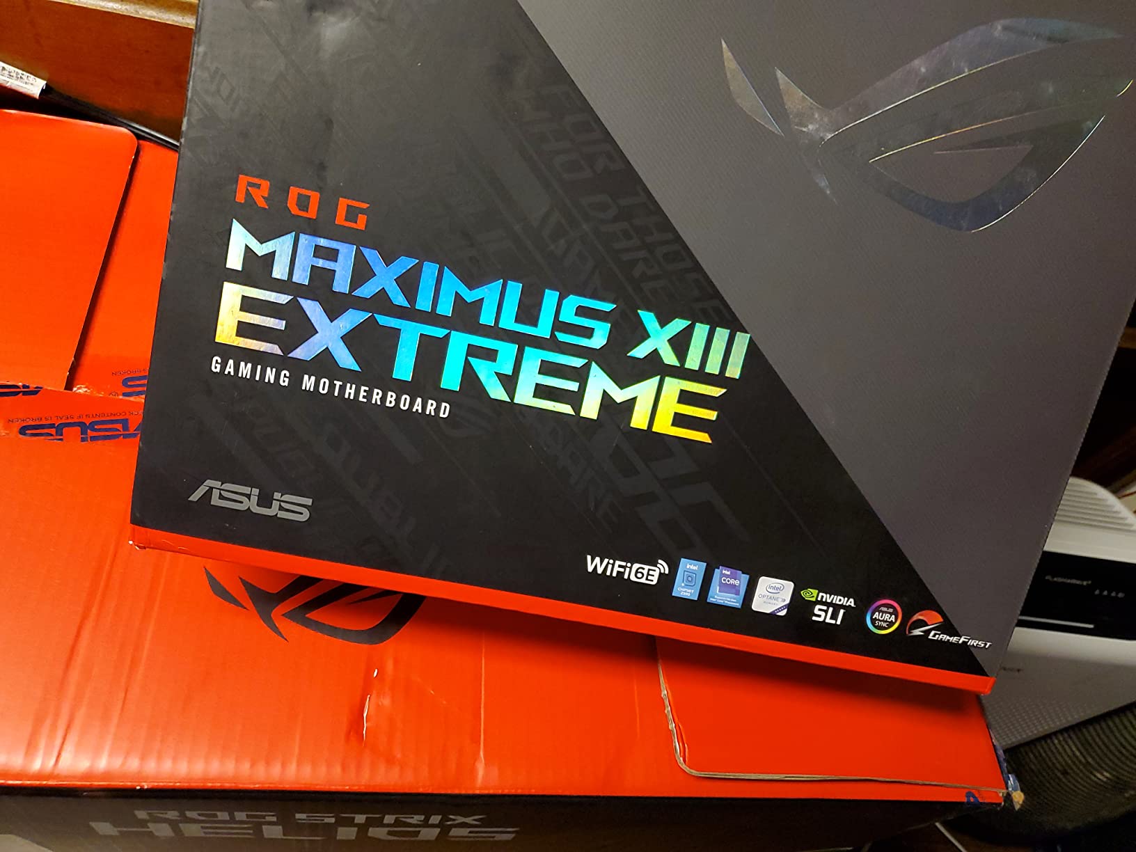 Asus ROG Maximus XIII Extreme (WiFi 6E) Z590 LGA 1200(Intel® 11th/10th Gen) EATX Gaming Motherboard (PCIe 4.0, 18+2 Power Stages, 5X M.2 Slots, 10 Gb &2.5Gb LAN,Thunderbolt 4, 1.77” Livedash OLED) customer photo 1