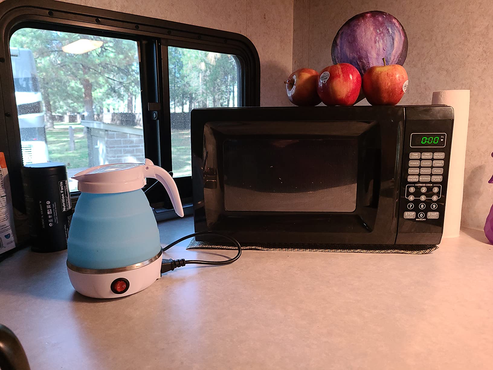 Portable Electric Kettle Travel Size, 600ML Small Foldable Tea Coffee Kettle with Collapsible Bowl and Cups, 5 Min Fast Water Boiling, BPA Free Food Grade Silicone, 110V 400W customer photo 1