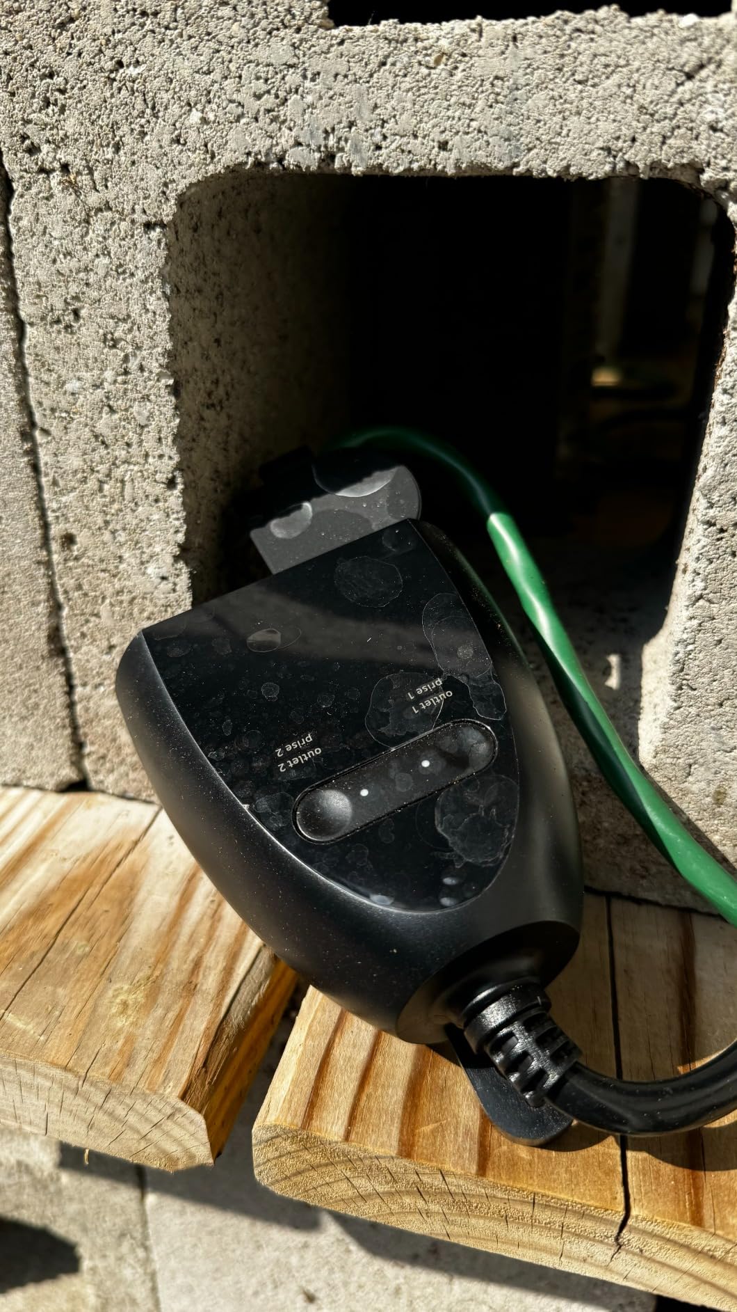 Amazon Basics Outdoor Smart Plug with 2 Individually Controlled Outlets, Works with Alexa Only, Voice Control, Weather Resistant, 2.4 GHz Wi-Fi, No Hub Required, Black customer photo 2