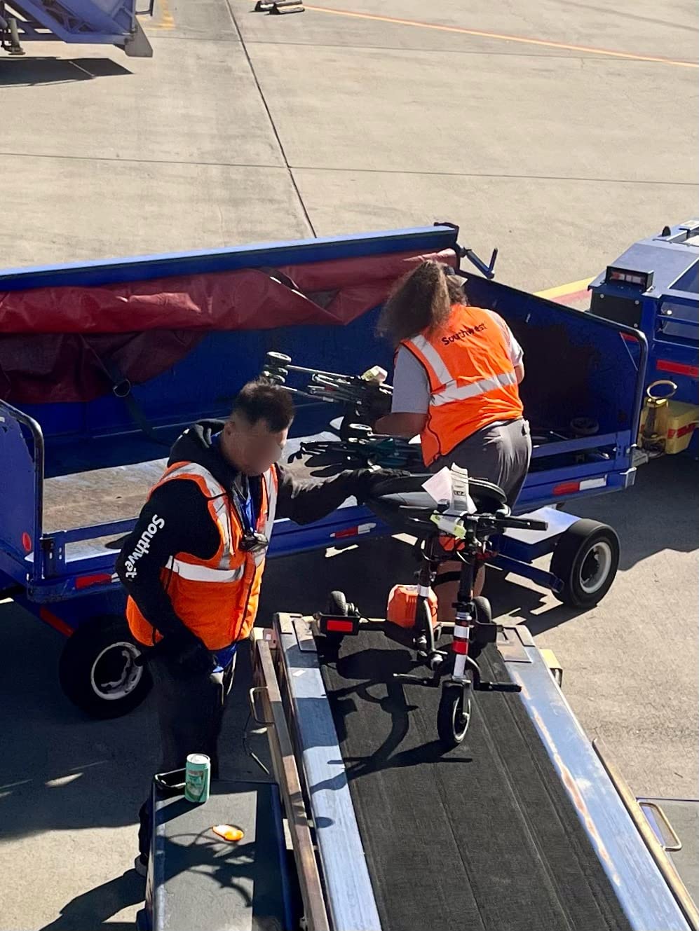 SuperHandy Passport Mobility Scooter for Adults- Foldable, 3 Wheel, Airline Travel Friendly - 13 Mile Range, Includes 2 Removable 44.4V Lithium-ion Batteries & Charger (275 Lbs) customer photo 1