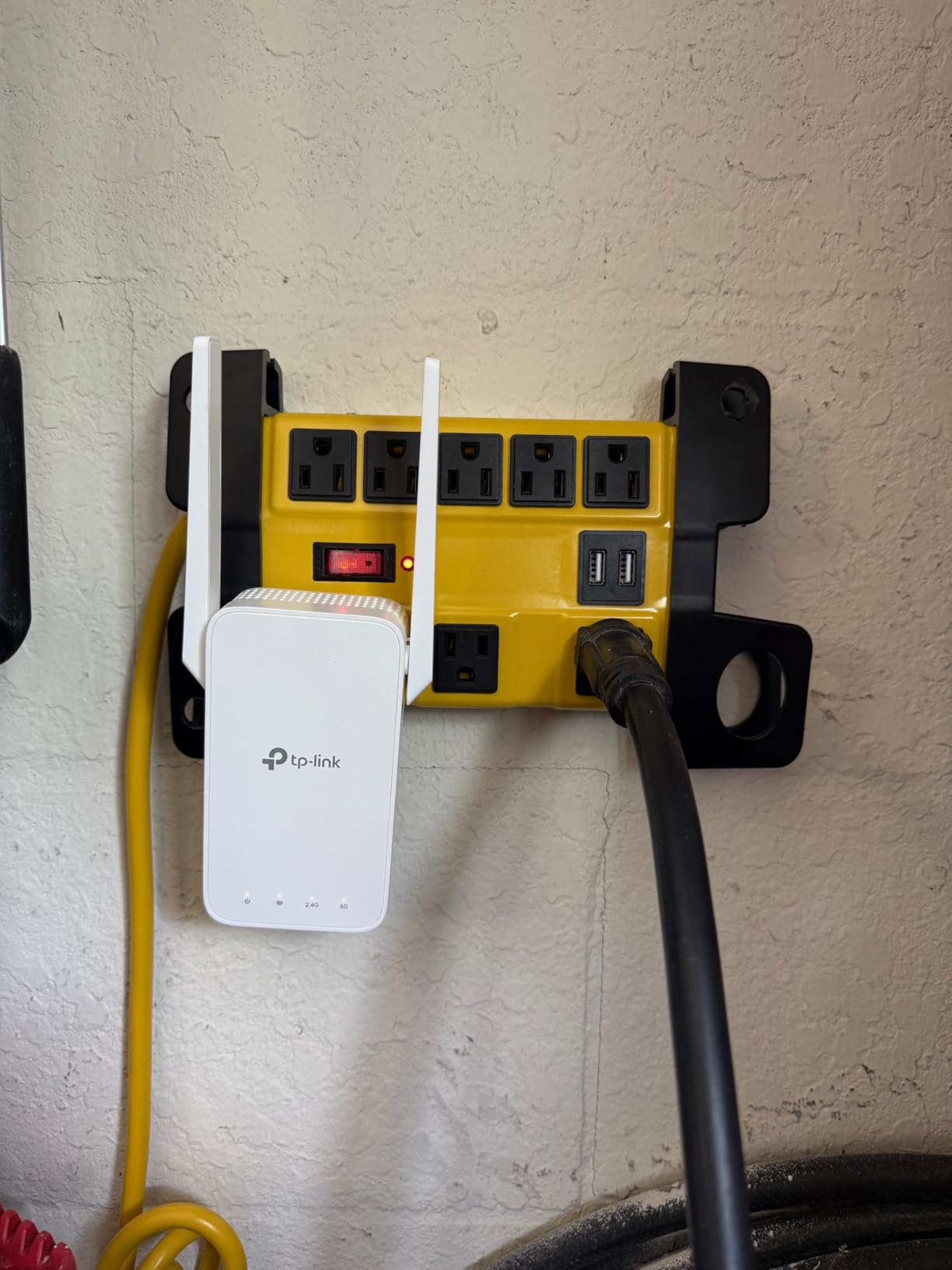 CCCEI Heavy Duty Surge Protector Power Strip with USB. Yellow, 6ft, 1. customer photo 2