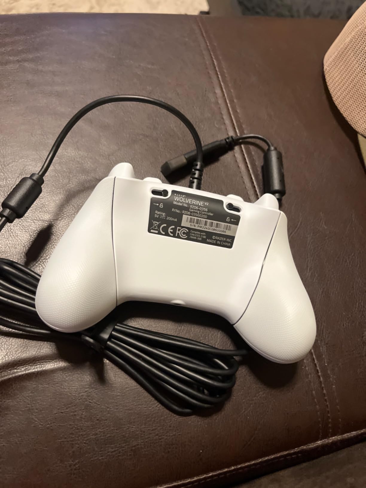 Razer Wolverine V2 Wired Gaming Controller for Xbox Series X|S, Xbox One, PC: Remappable Front-Facing Buttons - Mecha-Tactile Action Buttons and D-Pad - Trigger Stop-Switches - White customer photo 1