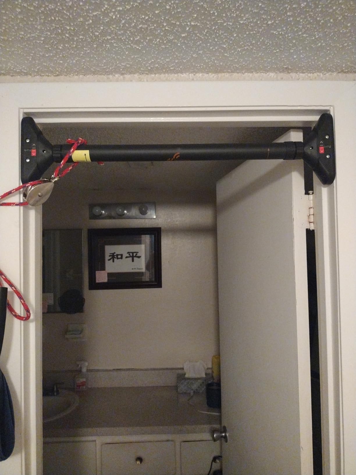 Sportneer Pull Up Bar for Doorway, No-Drill, 29.5-37 in, 440 lb customer photo 2